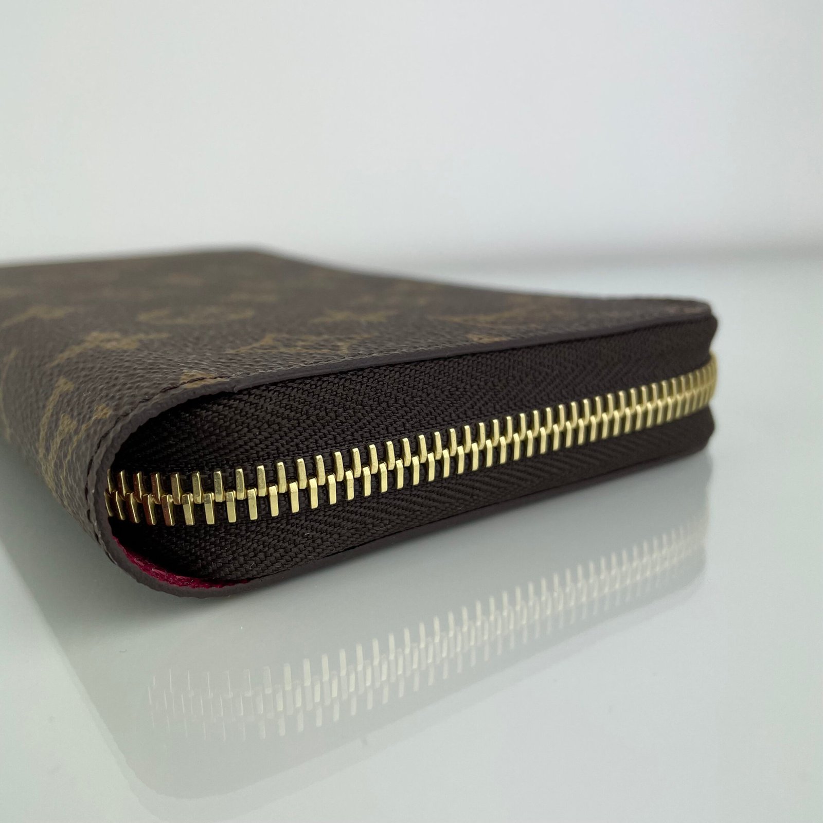 LOUIS VUITTON Zippy Wallet – Image 4