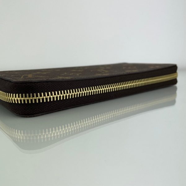 LOUIS VUITTON Zippy Wallet – Image 5