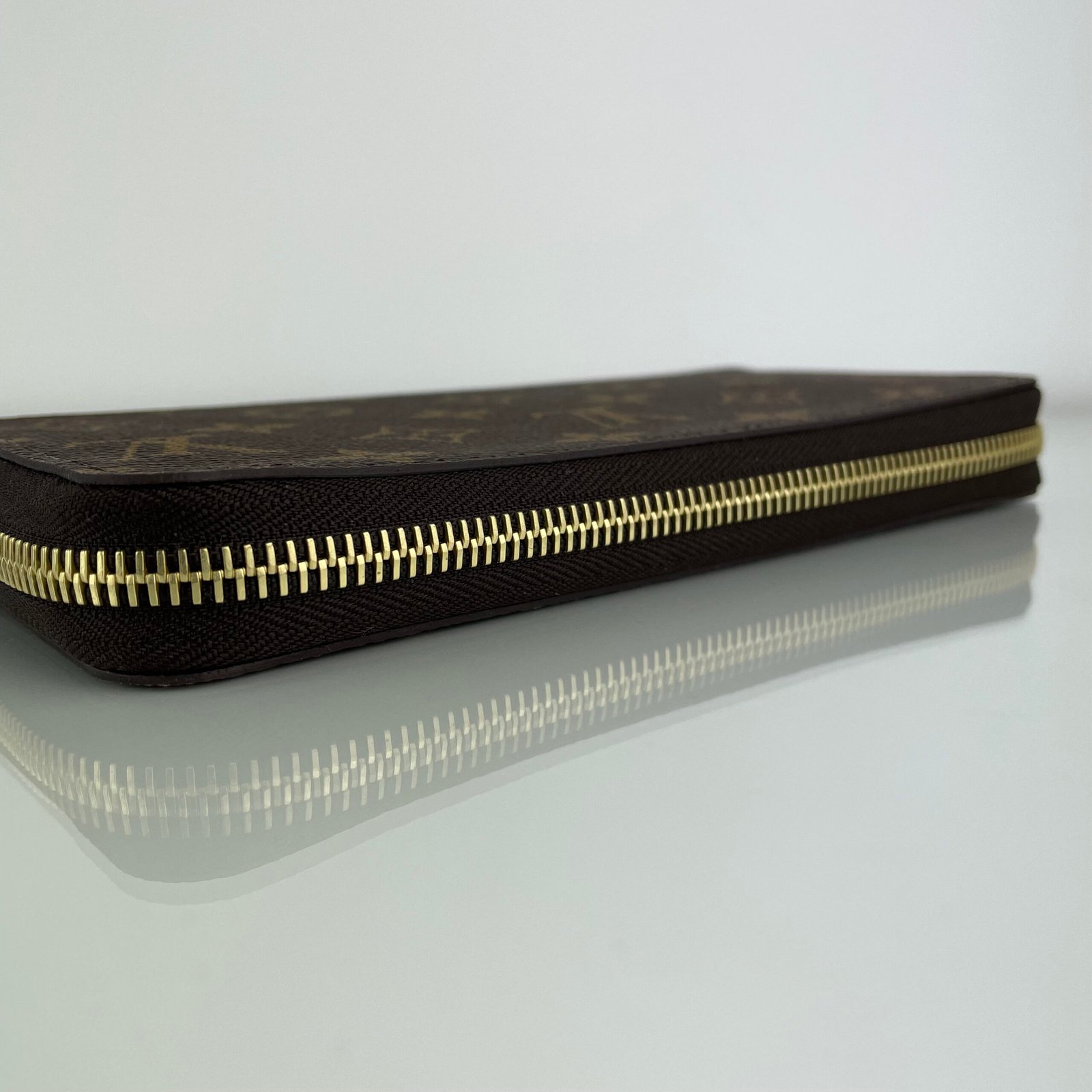 LOUIS VUITTON Zippy Wallet – Image 5