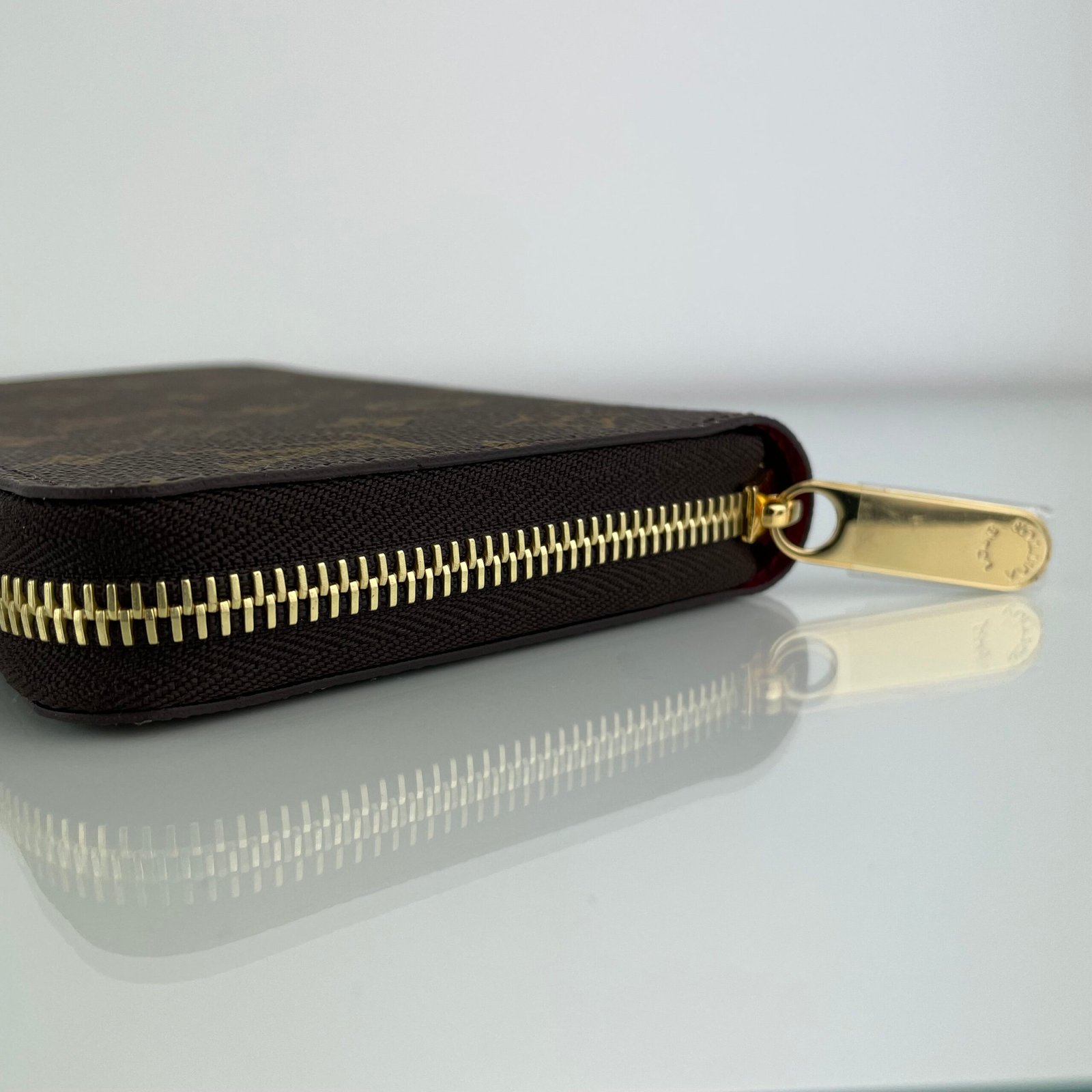 LOUIS VUITTON Zippy Wallet – Image 6