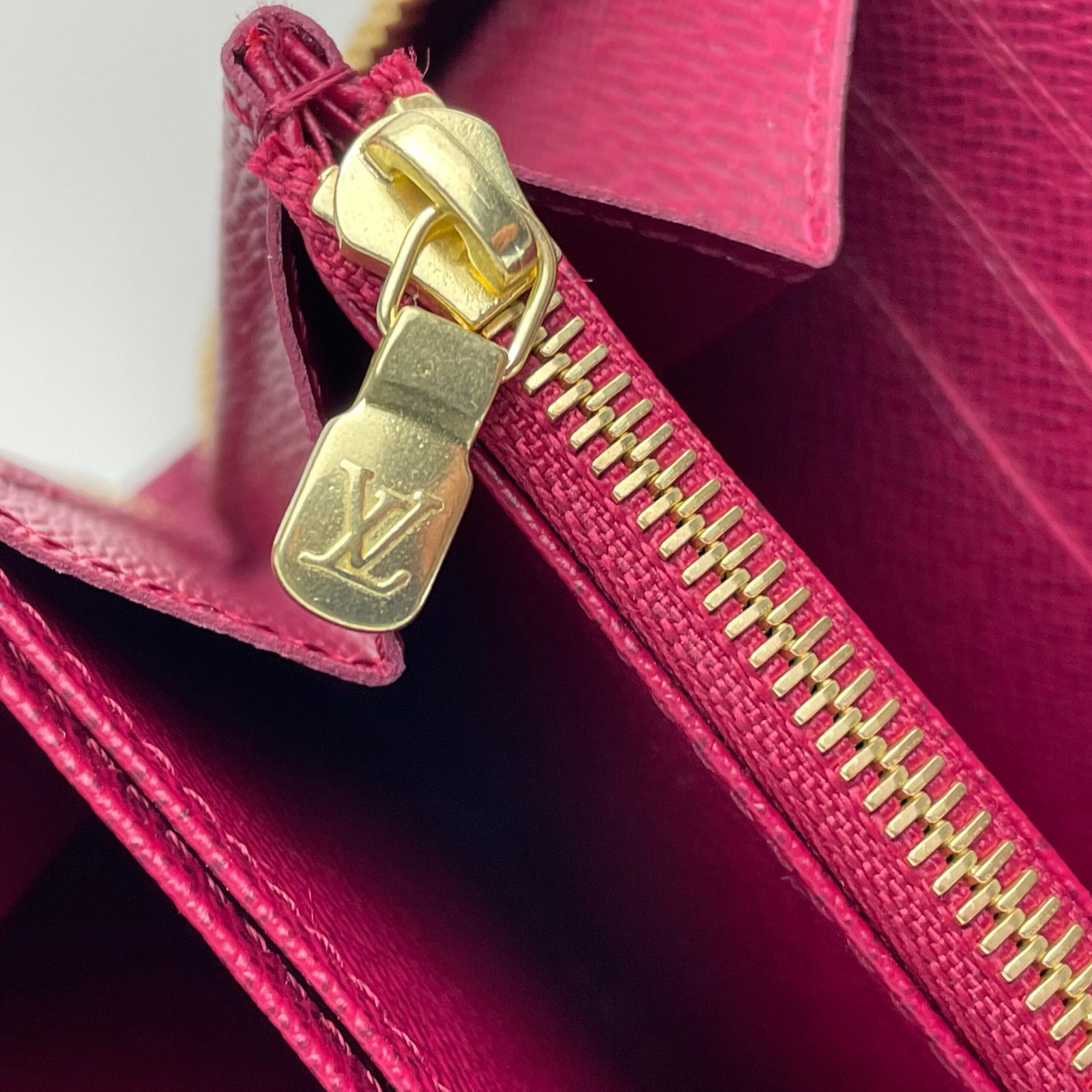 LOUIS VUITTON Zippy Wallet – Image 8