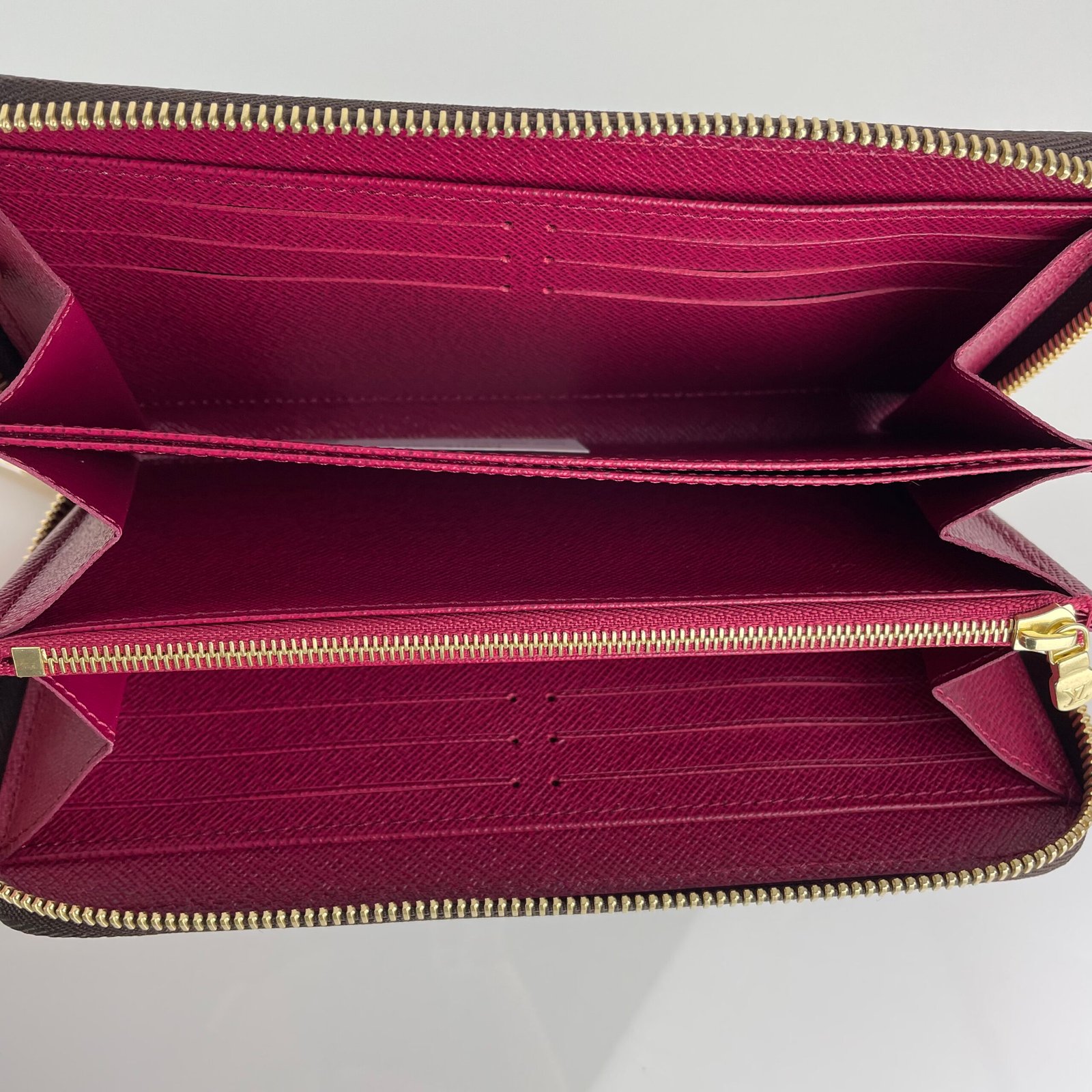 LOUIS VUITTON Zippy Wallet – Image 9