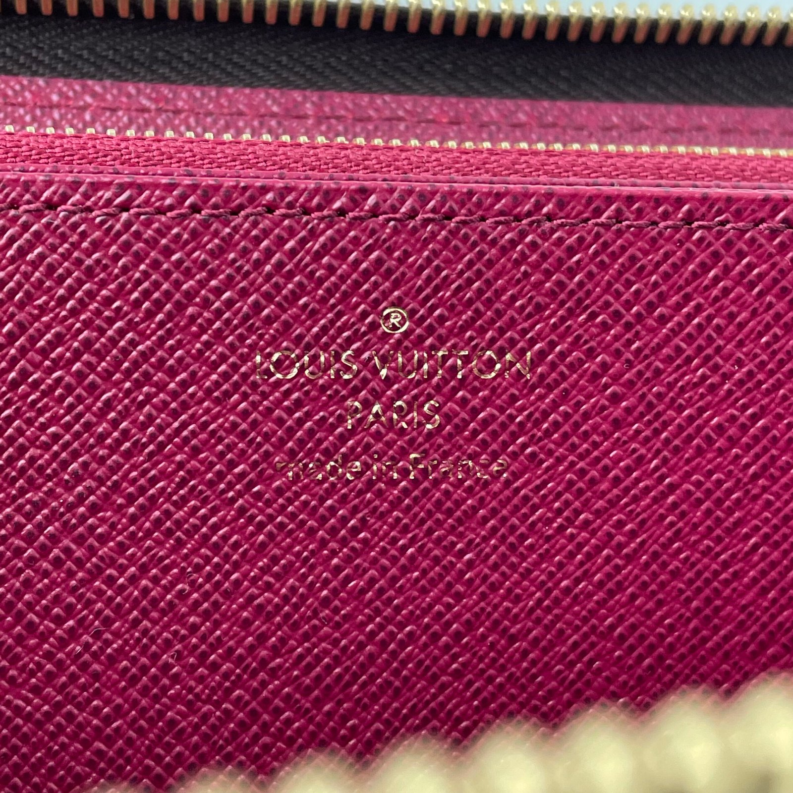 LOUIS VUITTON Zippy Wallet – Image 10