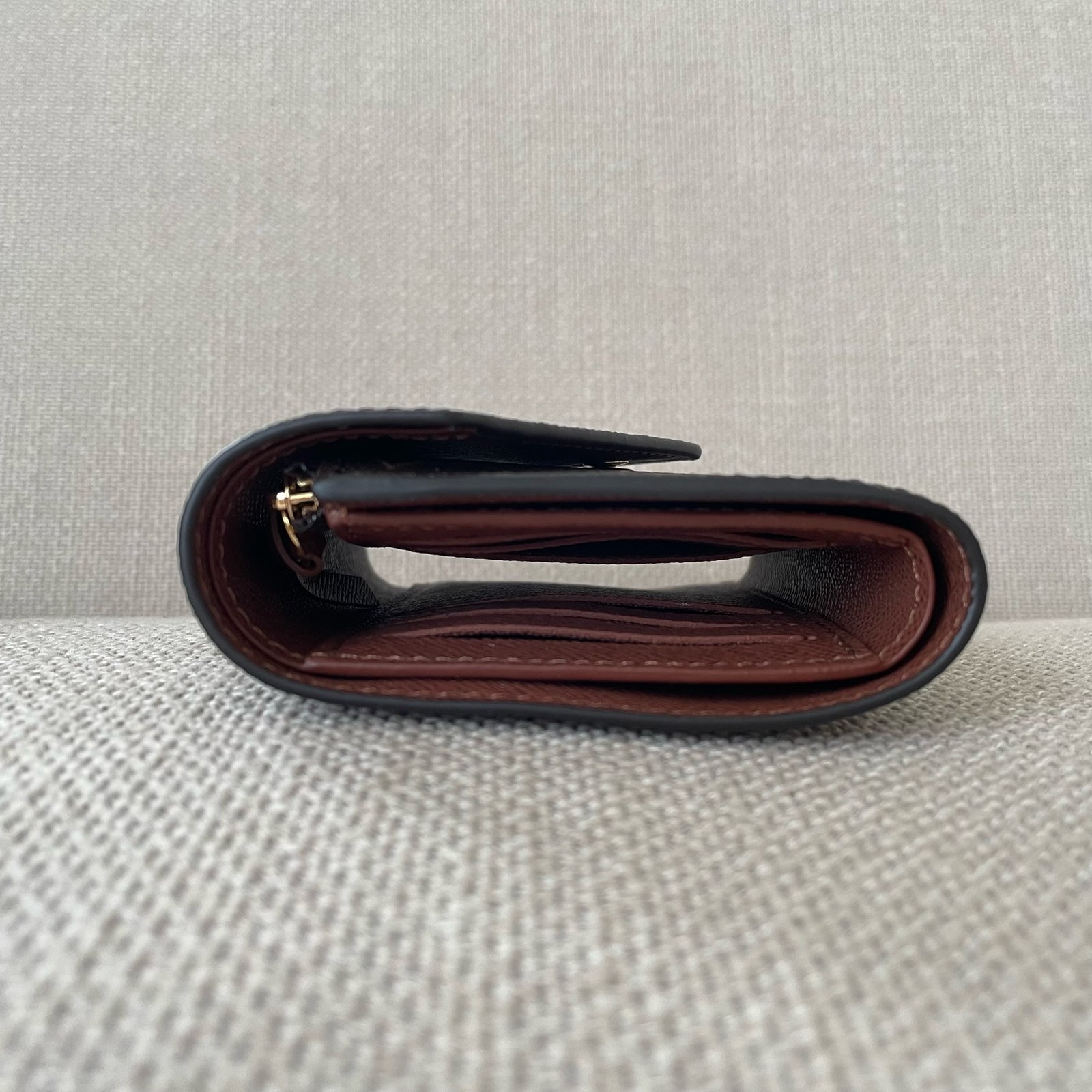 LOUIS VUITTON Victorine Wallet – Image 5