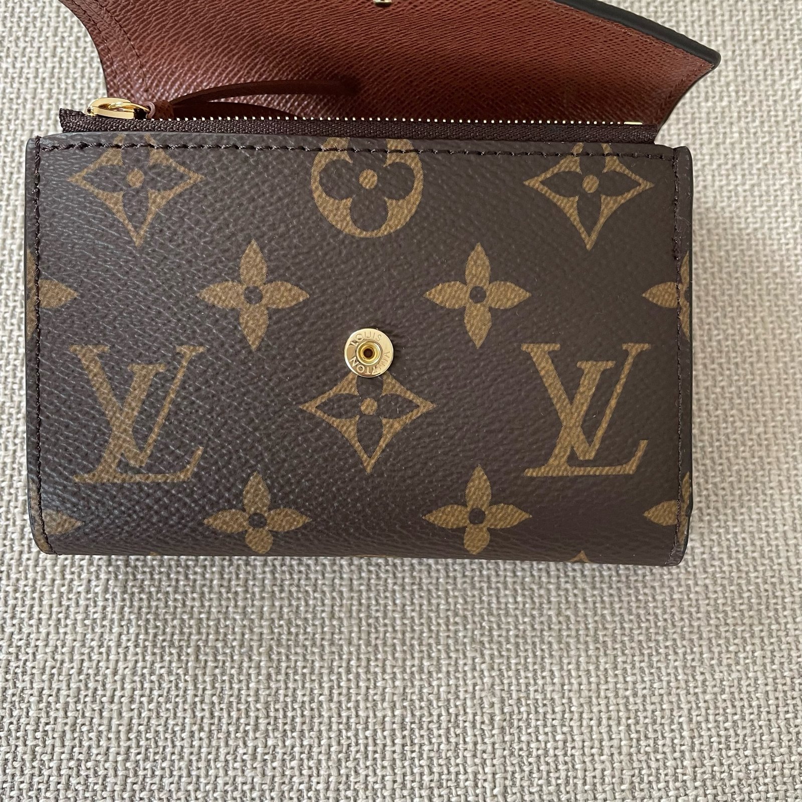 LOUIS VUITTON Victorine Wallet – Image 7