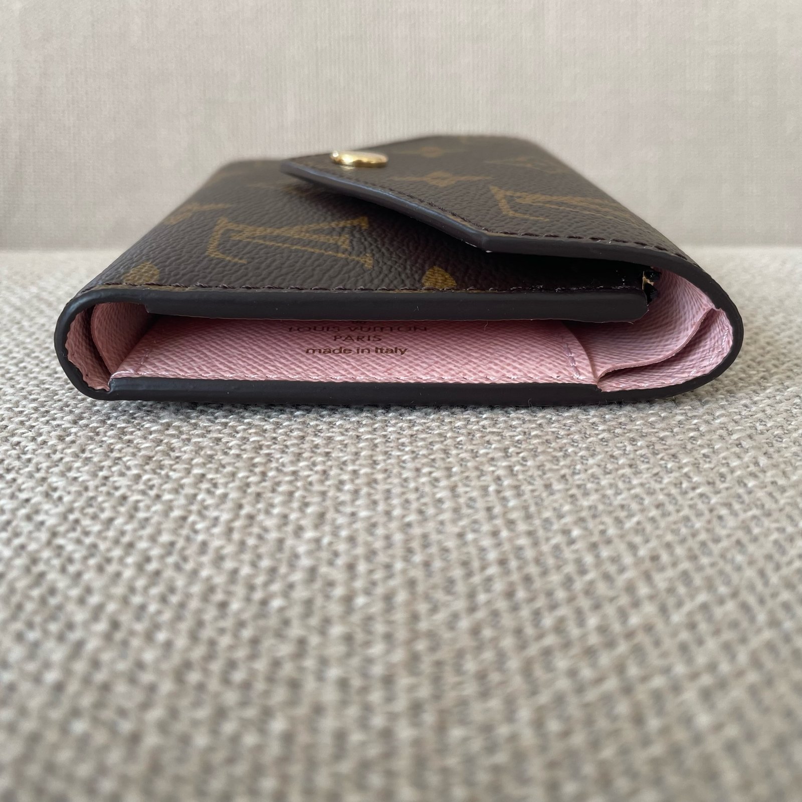 LOUIS VUITTON Victorine Wallet – Image 4