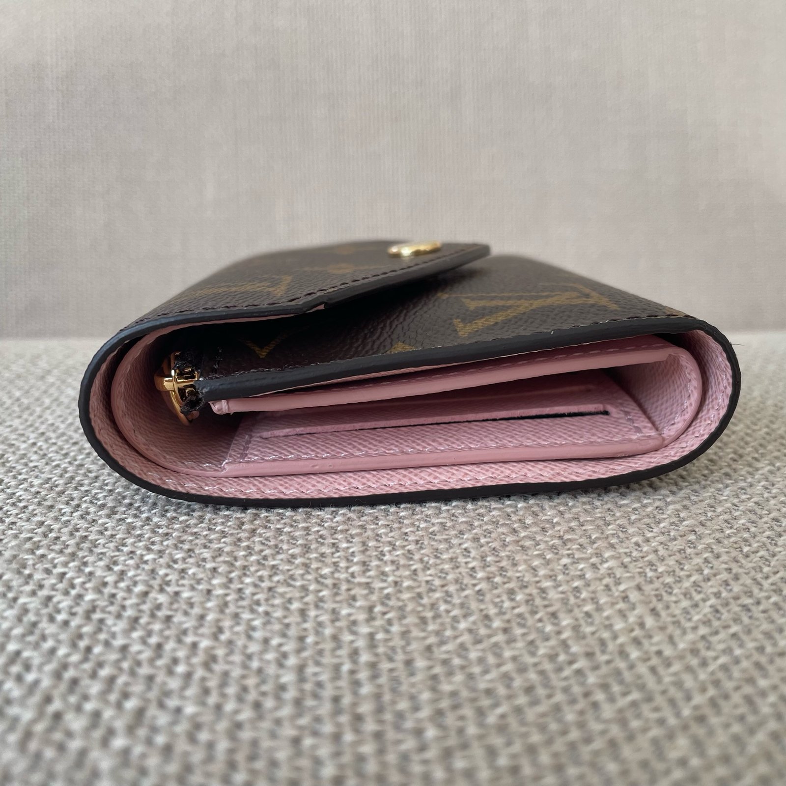 LOUIS VUITTON Victorine Wallet – Image 6
