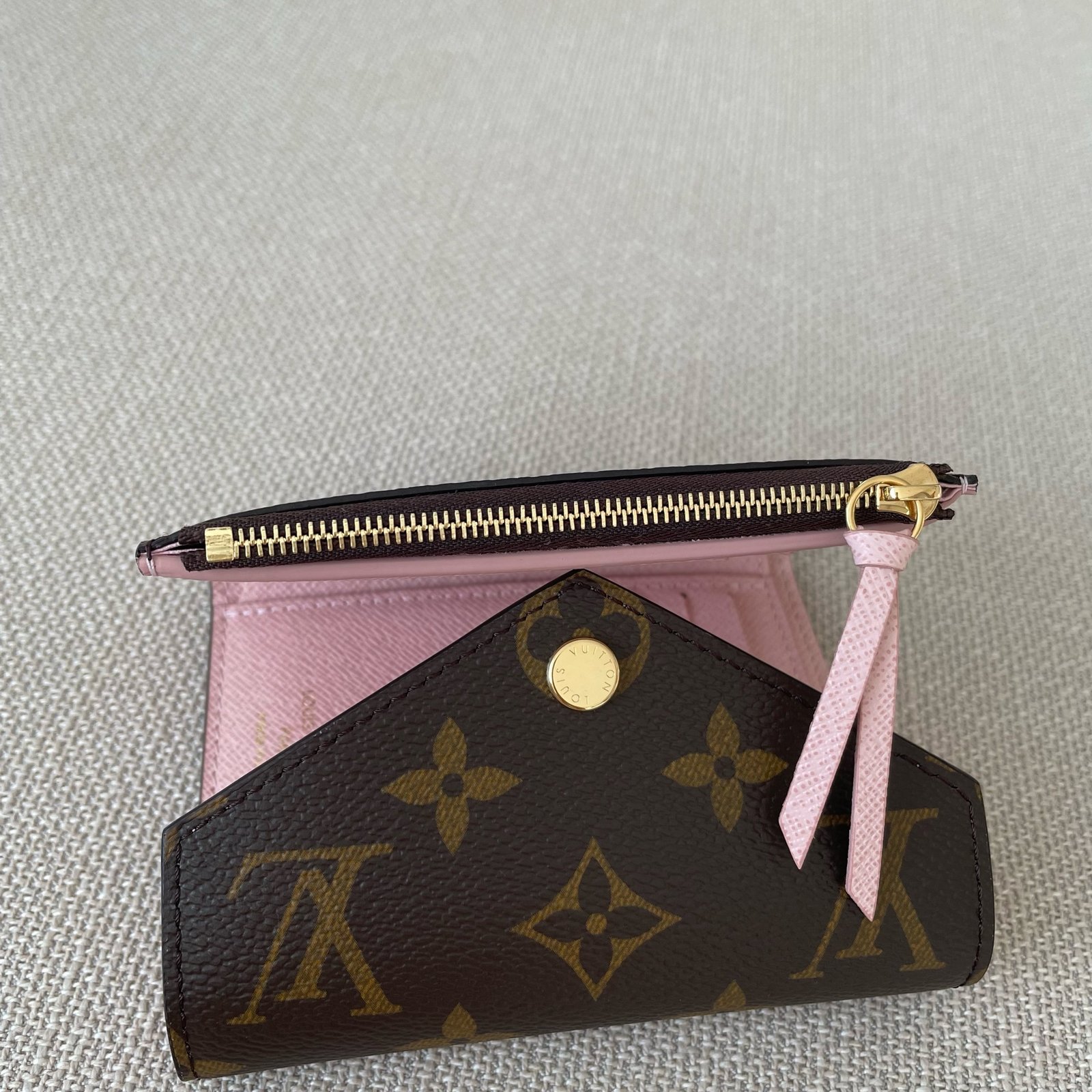 LOUIS VUITTON Victorine Wallet – Image 12