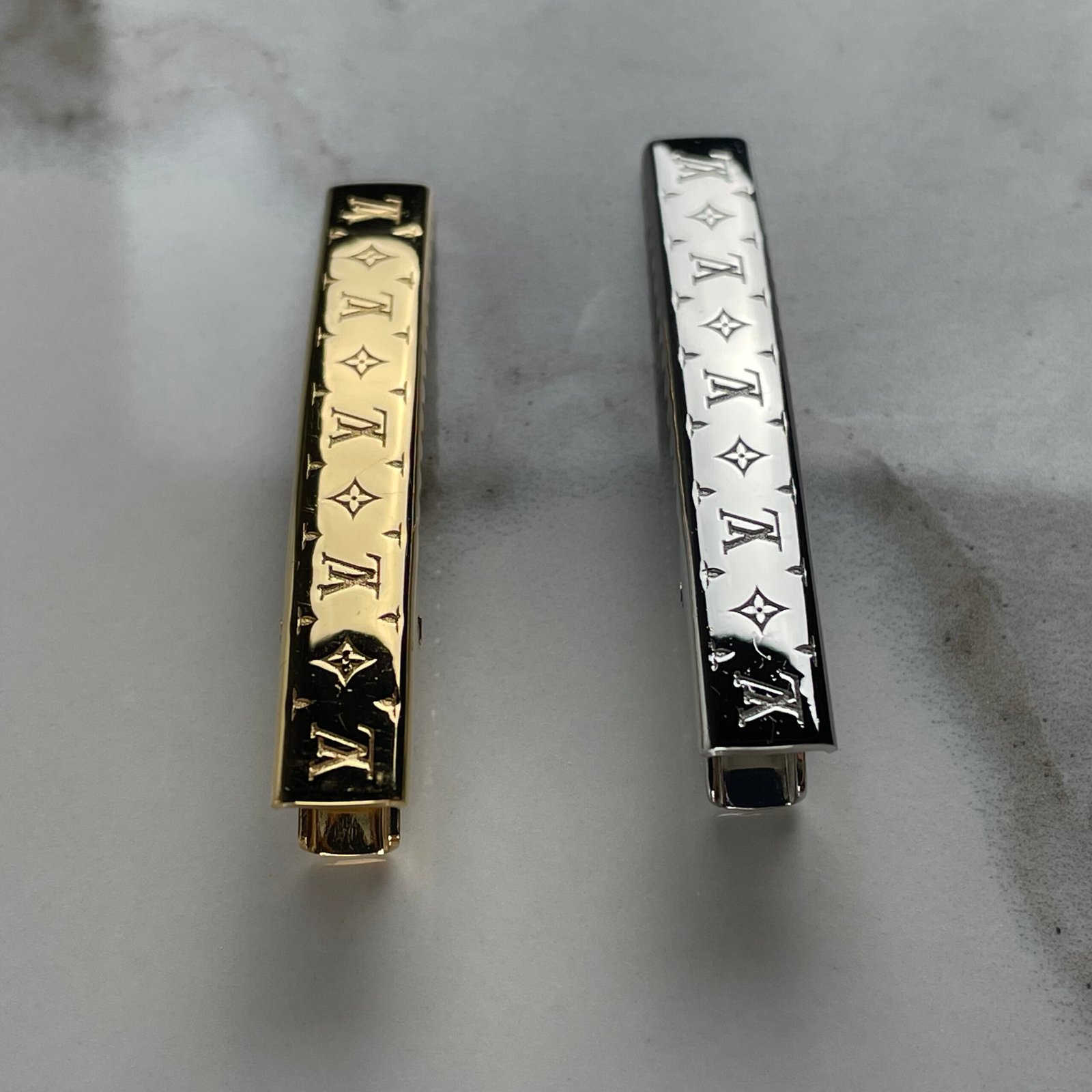 LOUIS VUITTON Set de Barrettes Nanogram – Image 7