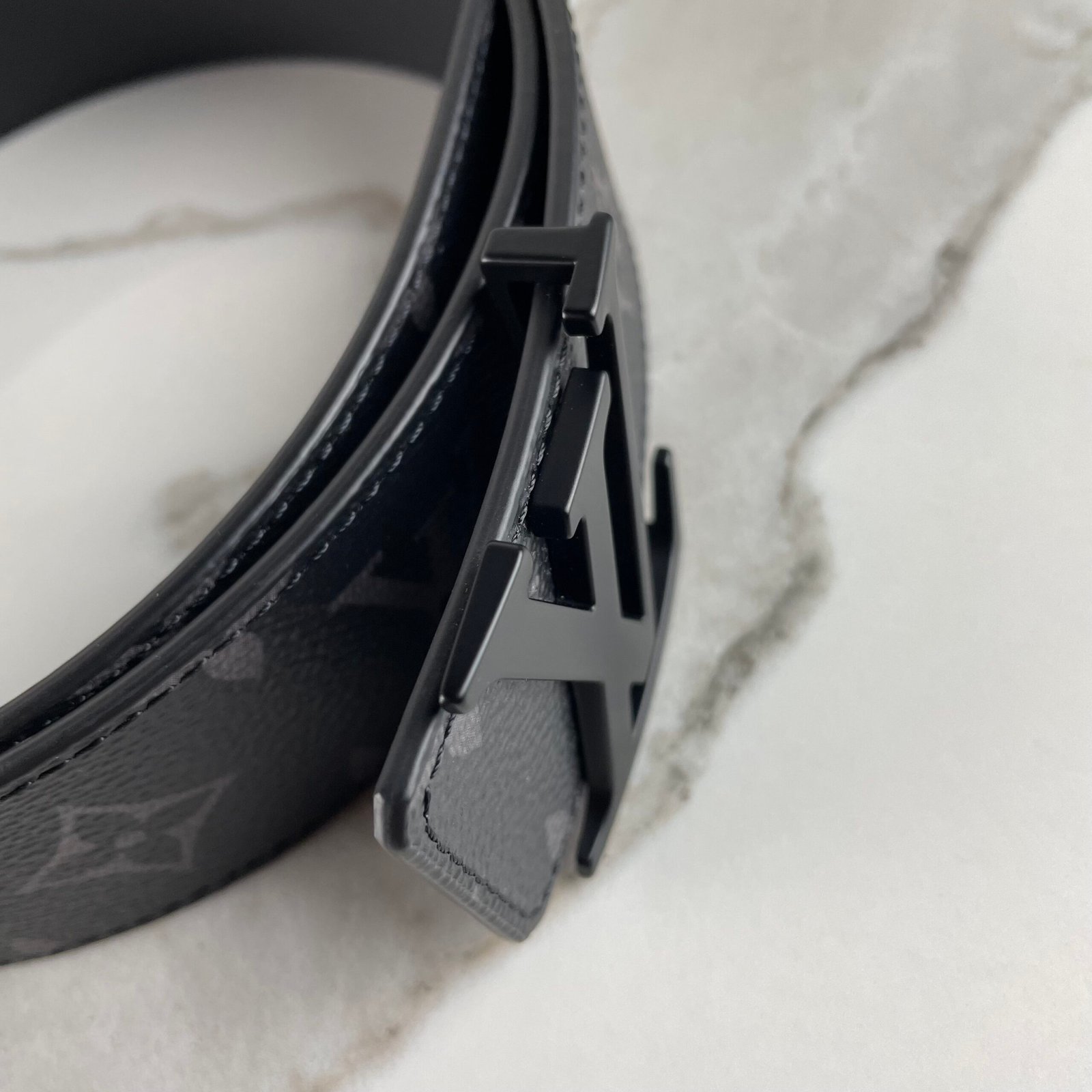 LOUIS VUITTON Ceinture Noir Mat LV Initiales 40mm – Image 6