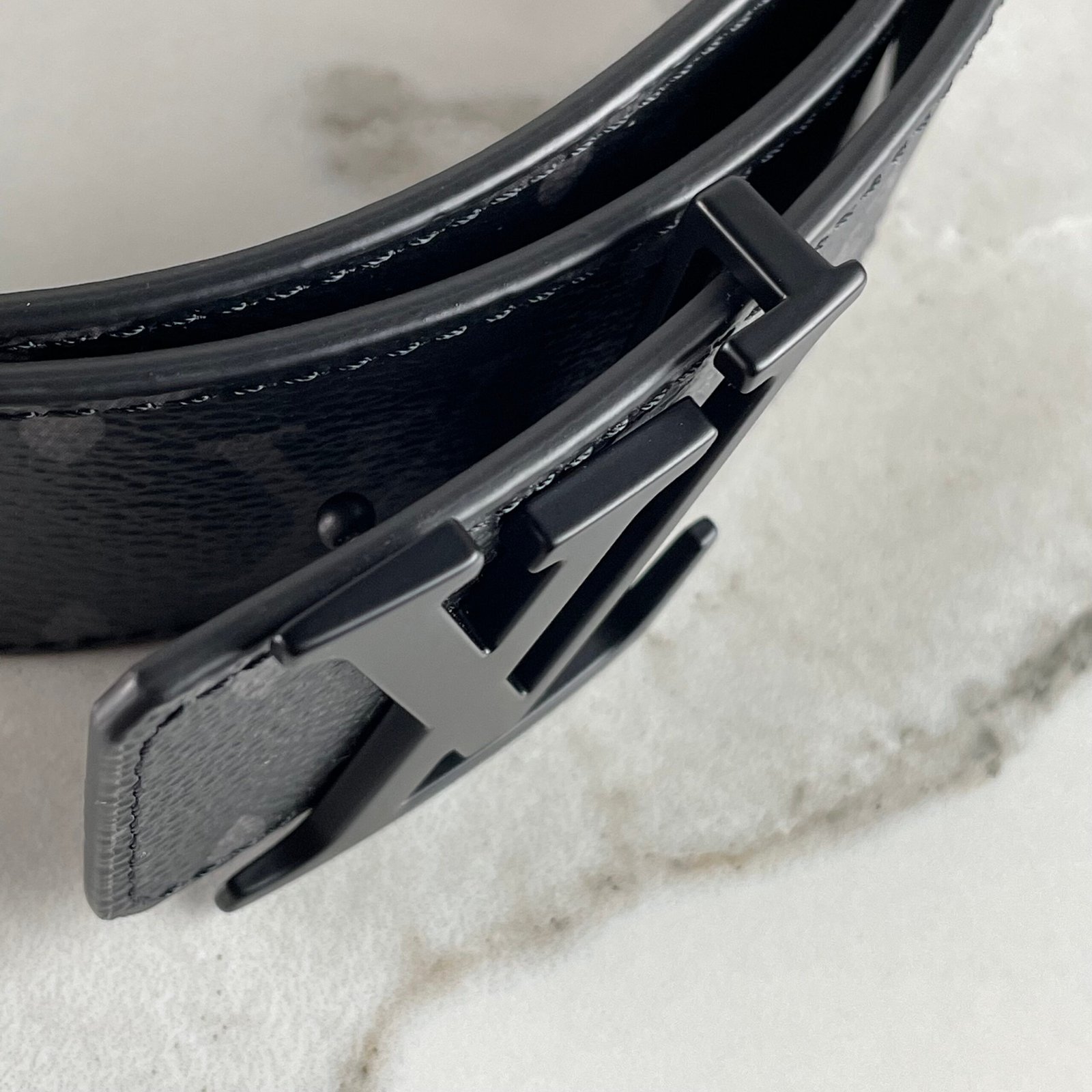 LOUIS VUITTON Ceinture Noir Mat LV Initiales 40mm – Image 8