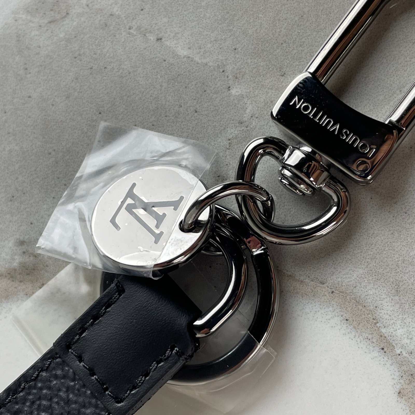 LOUIS VUITTON Bijou de Sac et Porte-Clés Dragonne – Image 6