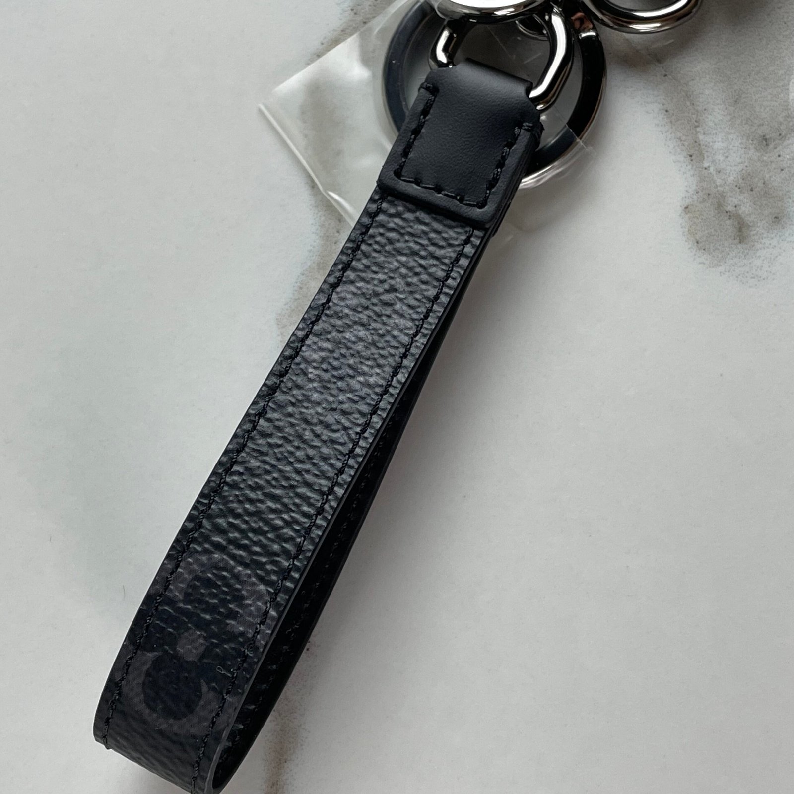 LOUIS VUITTON Bijou de Sac et Porte-Clés Dragonne – Image 8