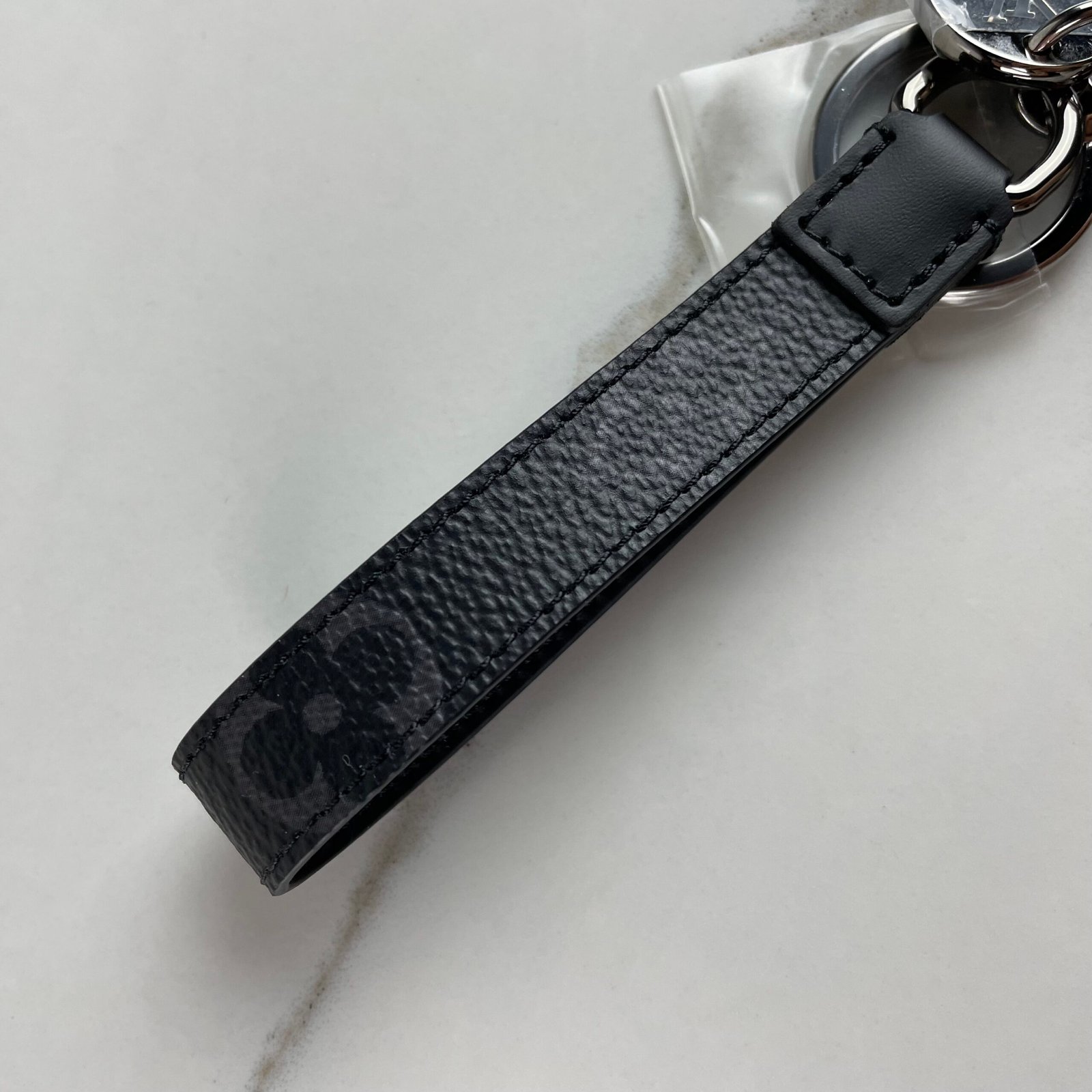LOUIS VUITTON Bijou de Sac et Porte-Clés Dragonne – Image 9