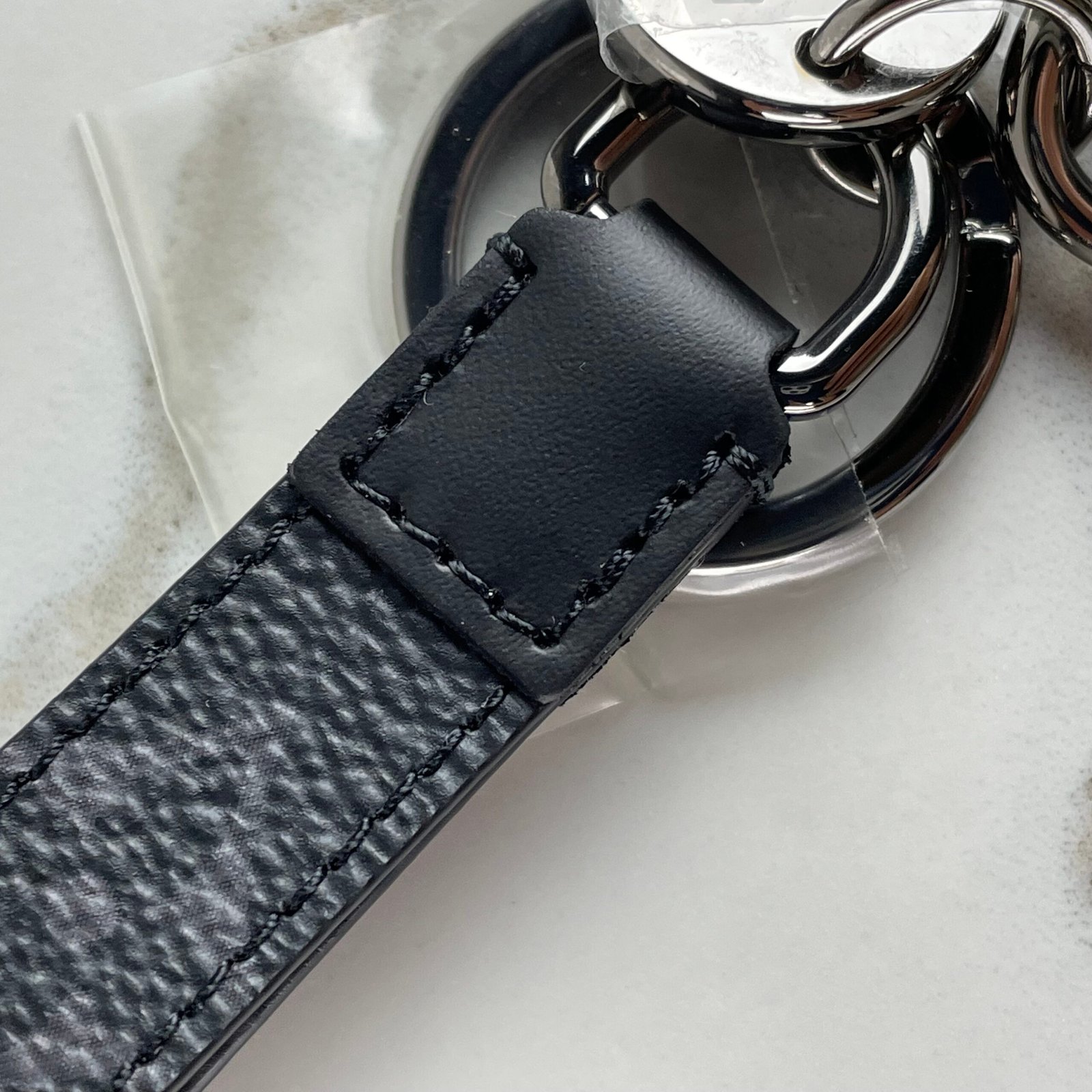 LOUIS VUITTON Bijou de Sac et Porte-Clés Dragonne – Image 10