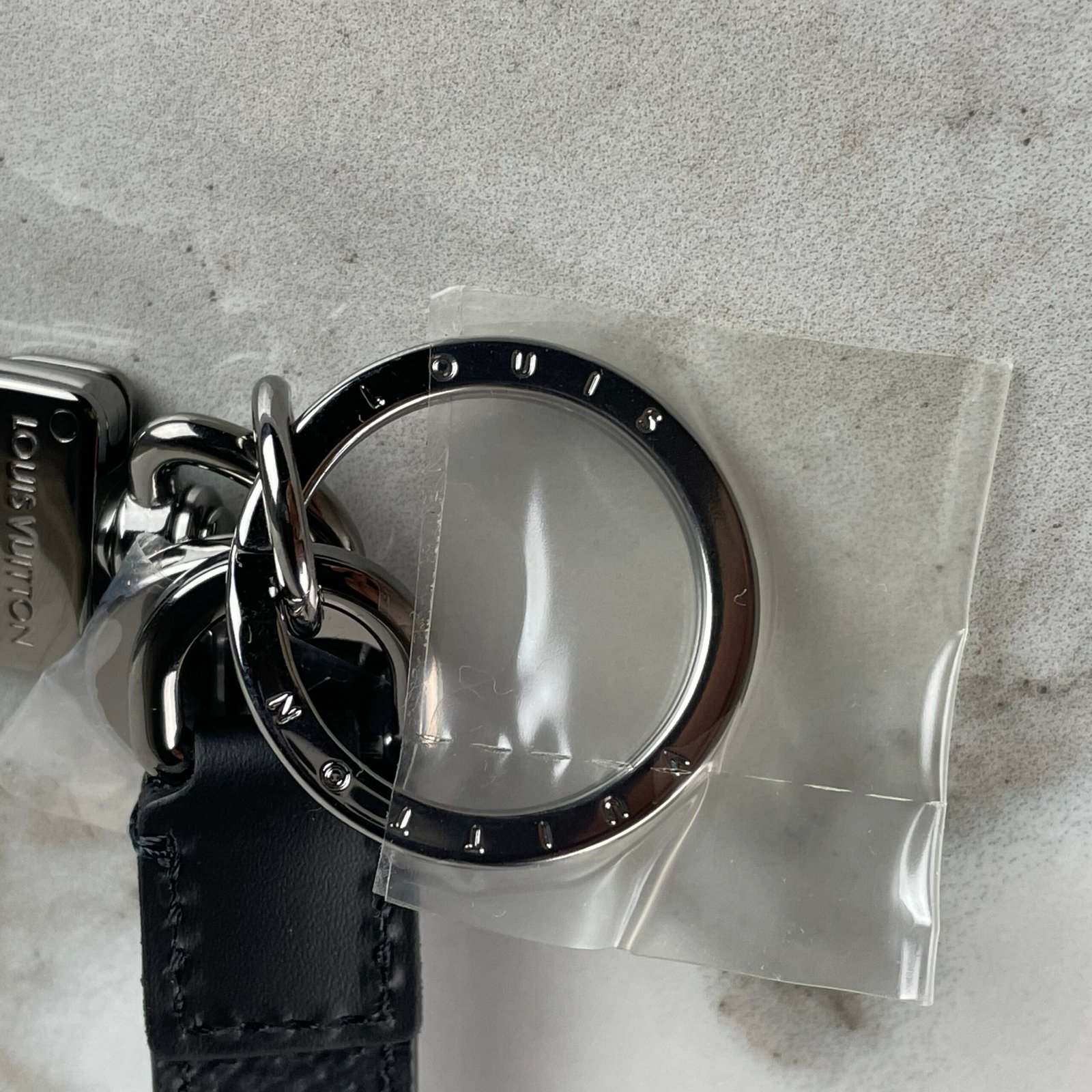 LOUIS VUITTON Bijou de Sac et Porte-Clés Dragonne – Image 11