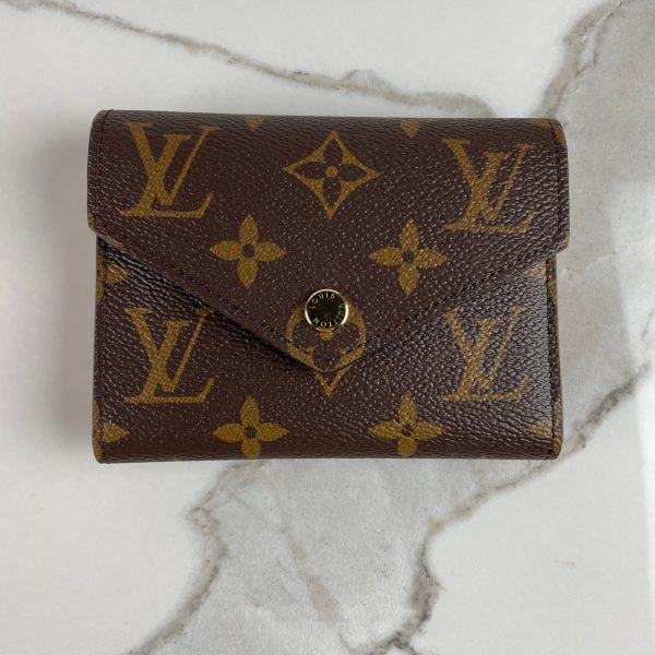 LOUIS VUITTON Victorine Wallet – Image 3