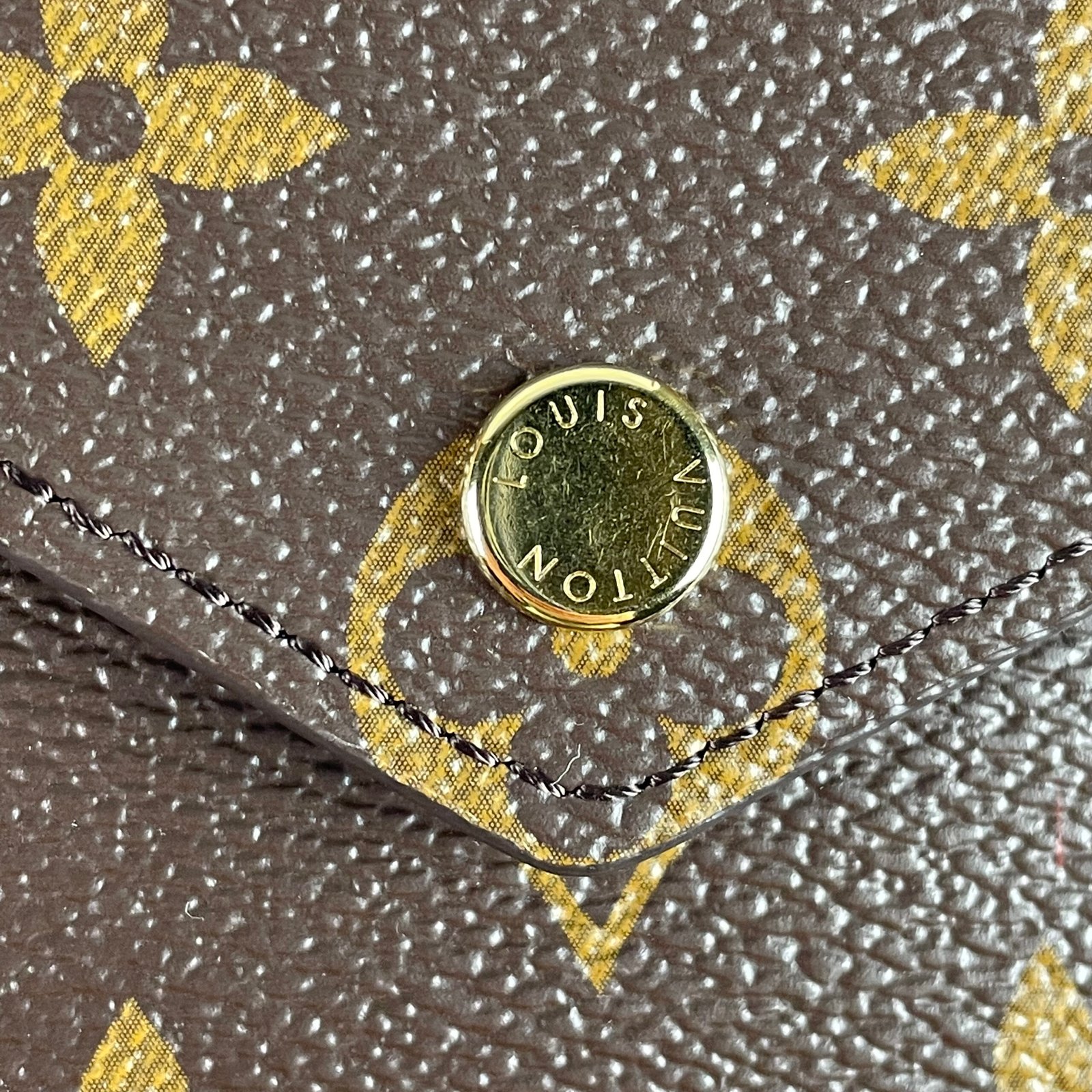 LOUIS VUITTON Victorine Wallet – Image 5