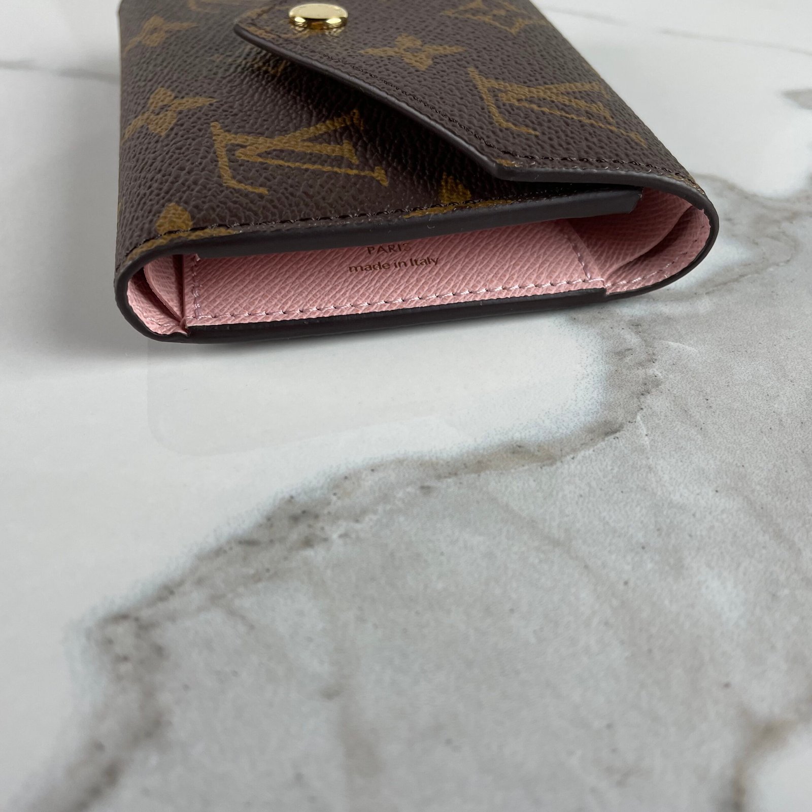 LOUIS VUITTON Victorine Wallet – Image 8