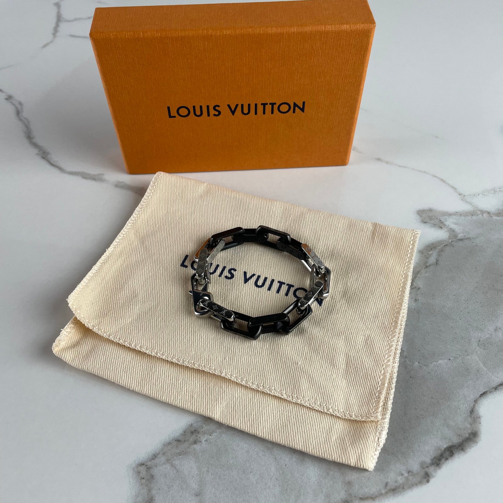 LOUIS VUITTON Bracelet Monogram Chain – Image 2