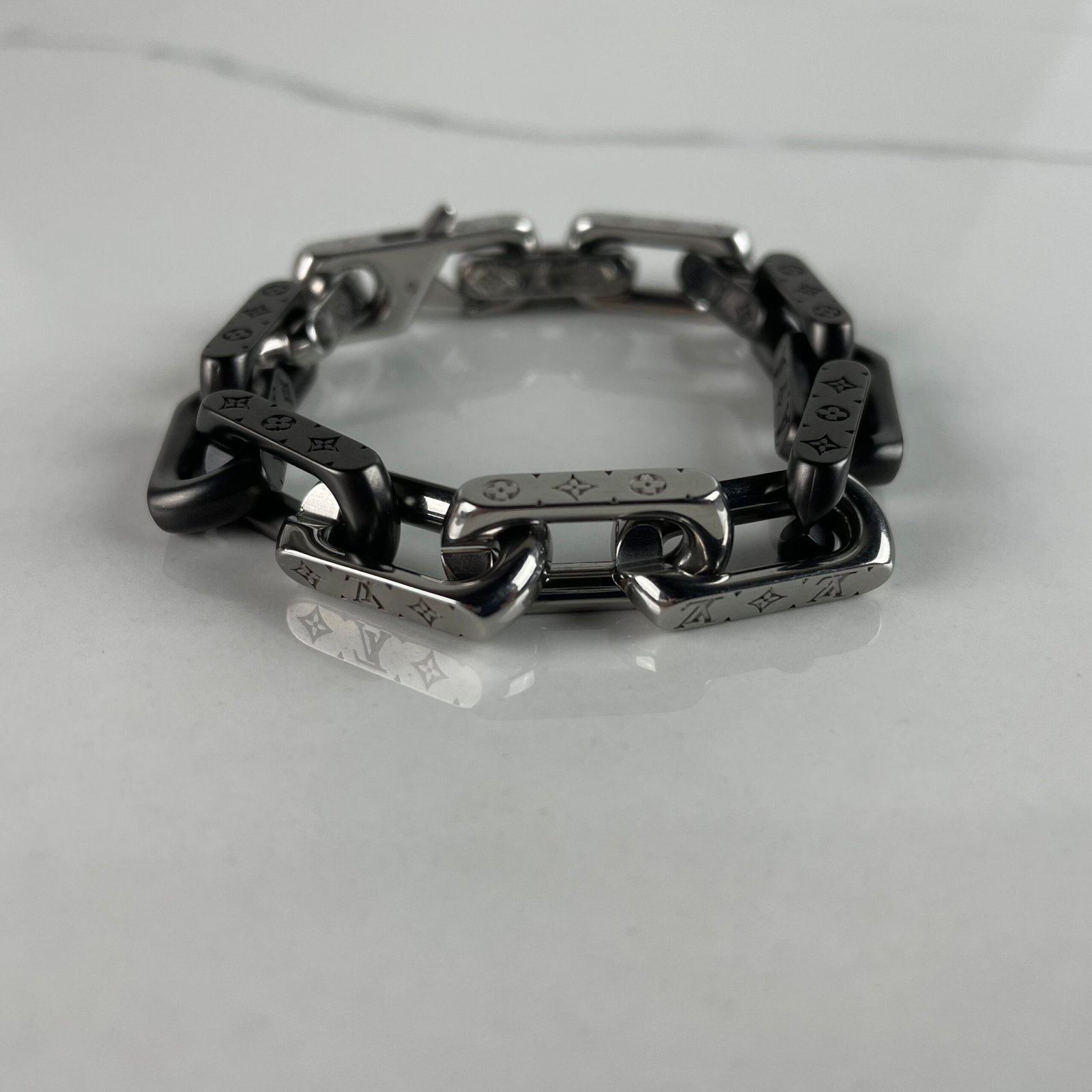 LOUIS VUITTON Bracelet Monogram Chain – Image 3