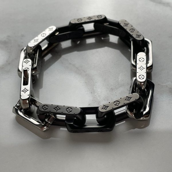 LOUIS VUITTON Bracelet Monogram Chain – Image 4