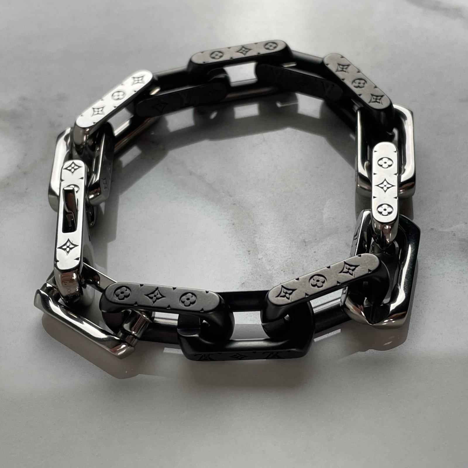 LOUIS VUITTON Bracelet Monogram Chain – Image 4