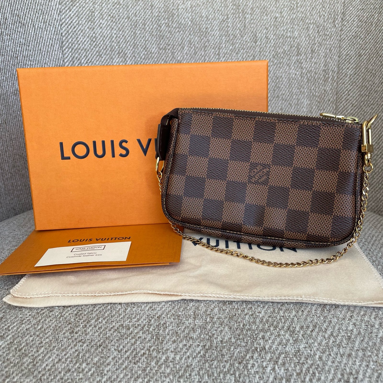 LOUIS VUITTON Pochette Accessoires Mini – Image 2