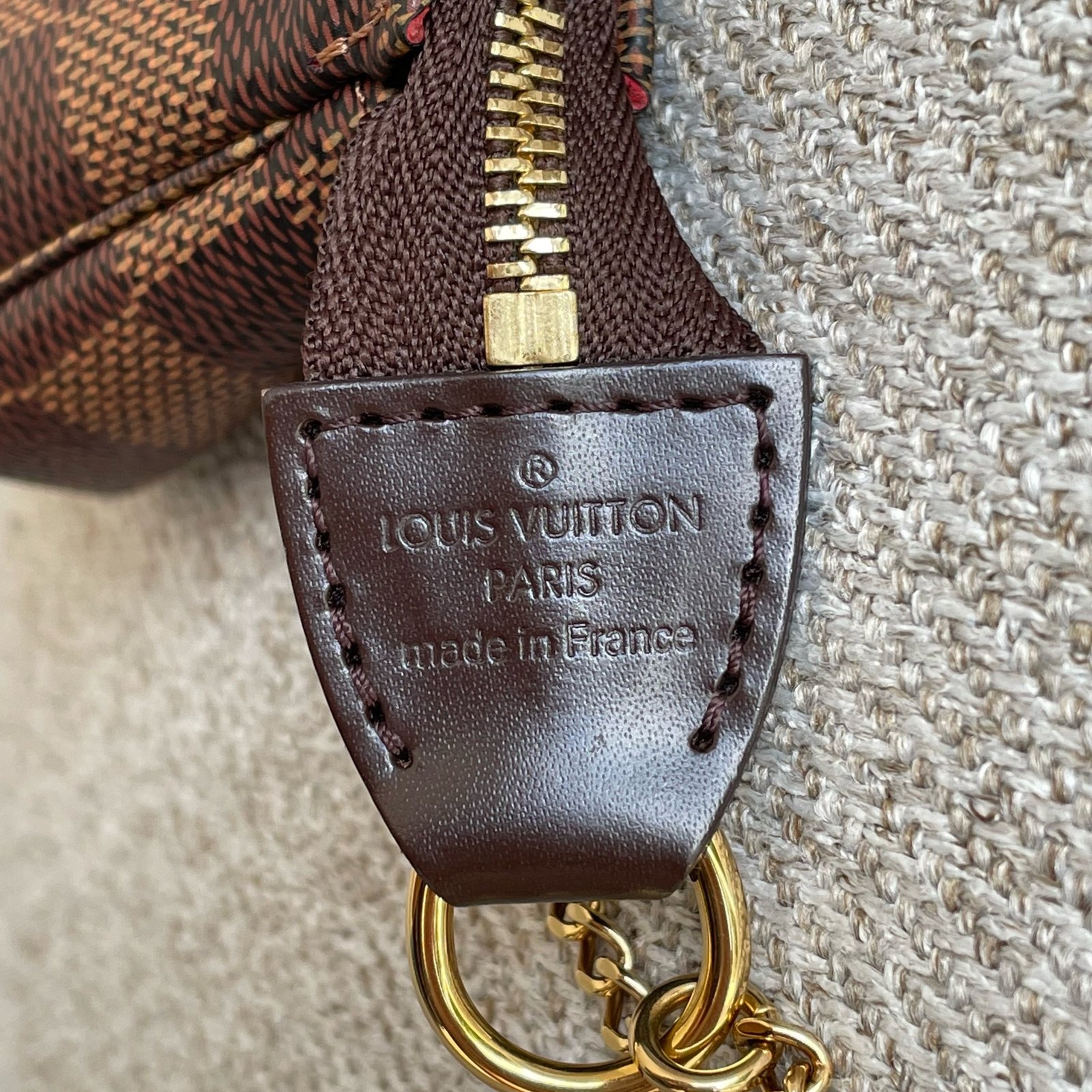 LOUIS VUITTON Pochette Accessoires Mini – Image 5