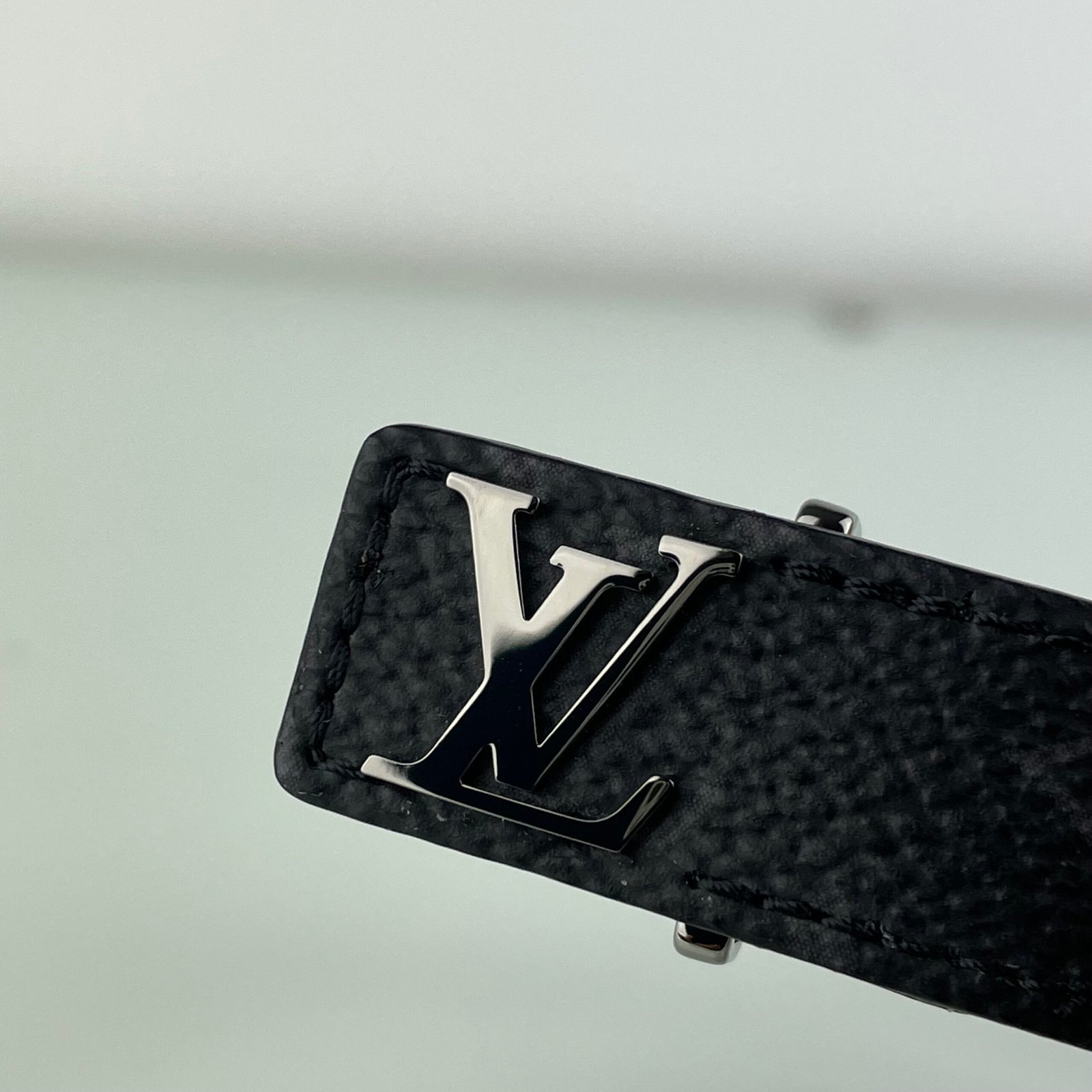 LOUIS VUITTON Bracelet LV Slim – Image 10