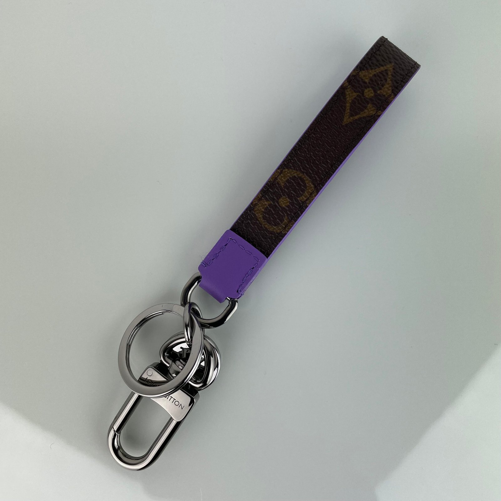 LOUIS VUITTON Dragonne Monogram Slim – Image 3