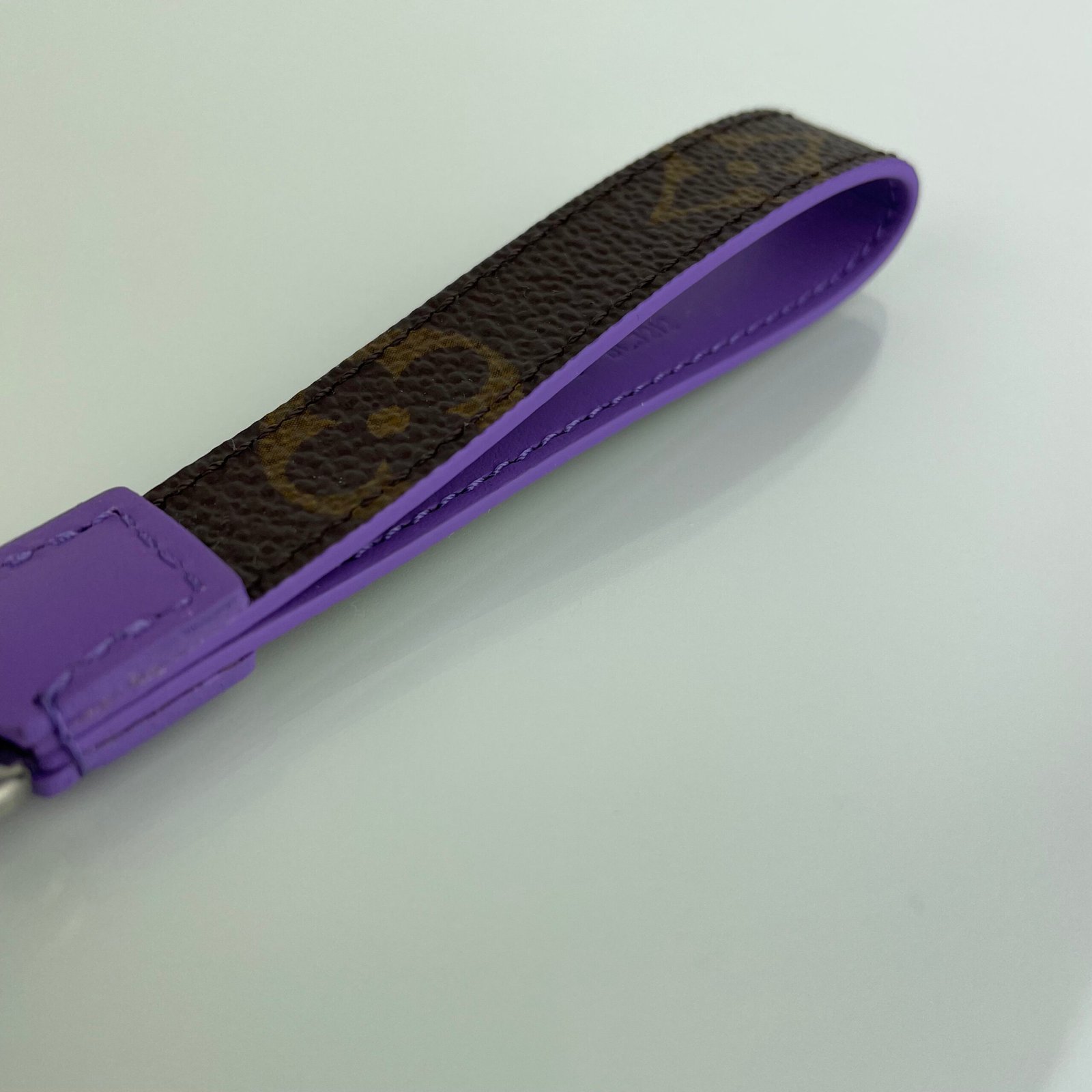 LOUIS VUITTON Dragonne Monogram Slim – Image 4