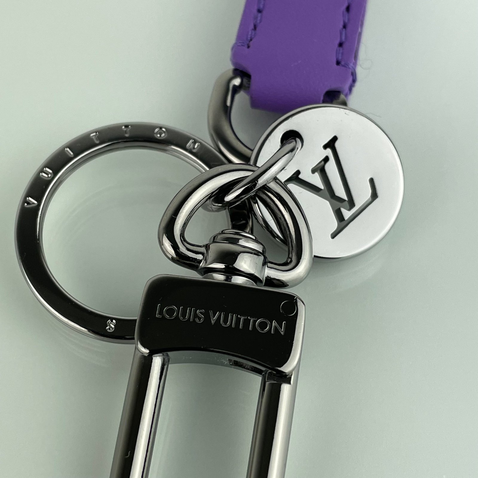 LOUIS VUITTON Dragonne Monogram Slim – Image 8