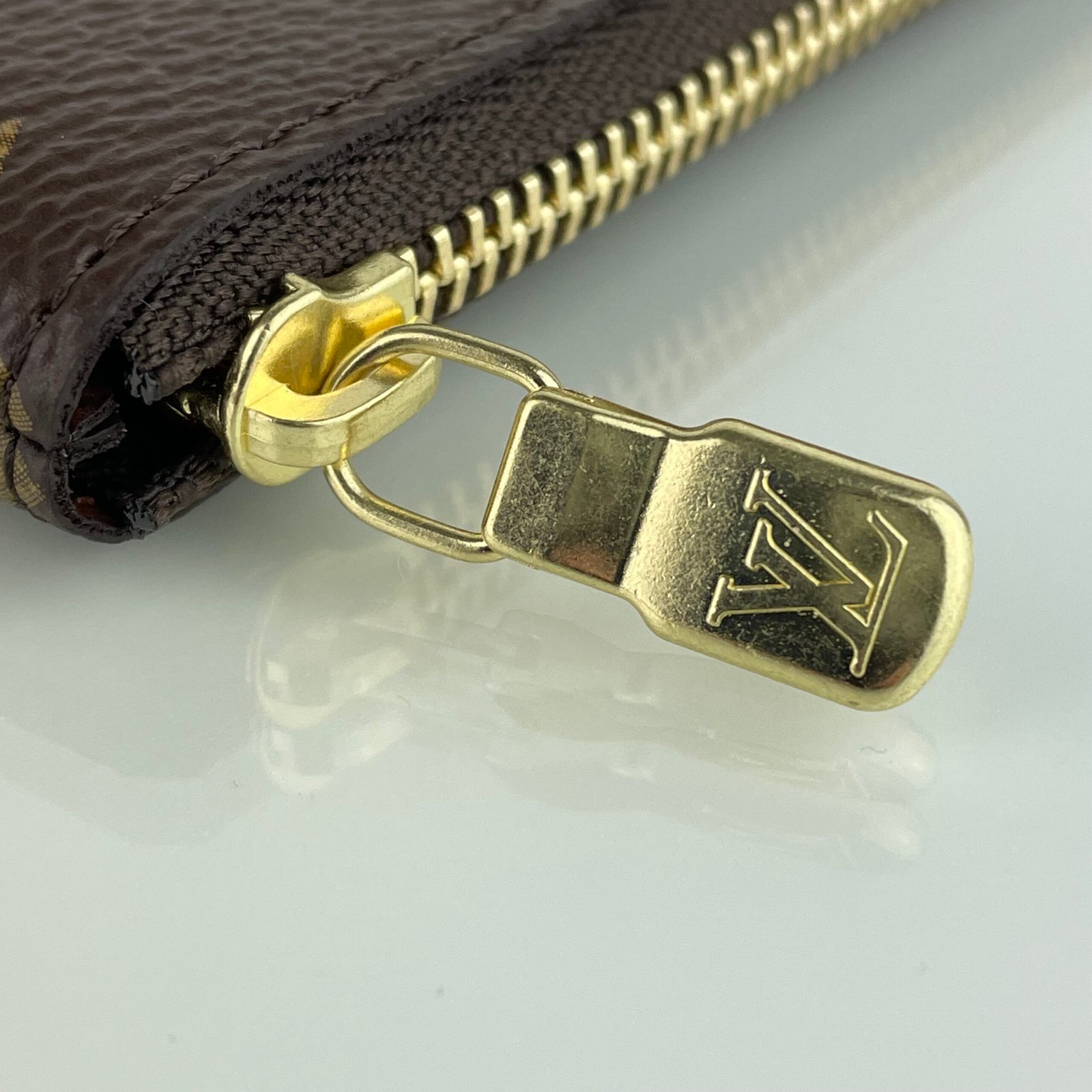 LOUIS VUITTON Pochette Clés – Image 5