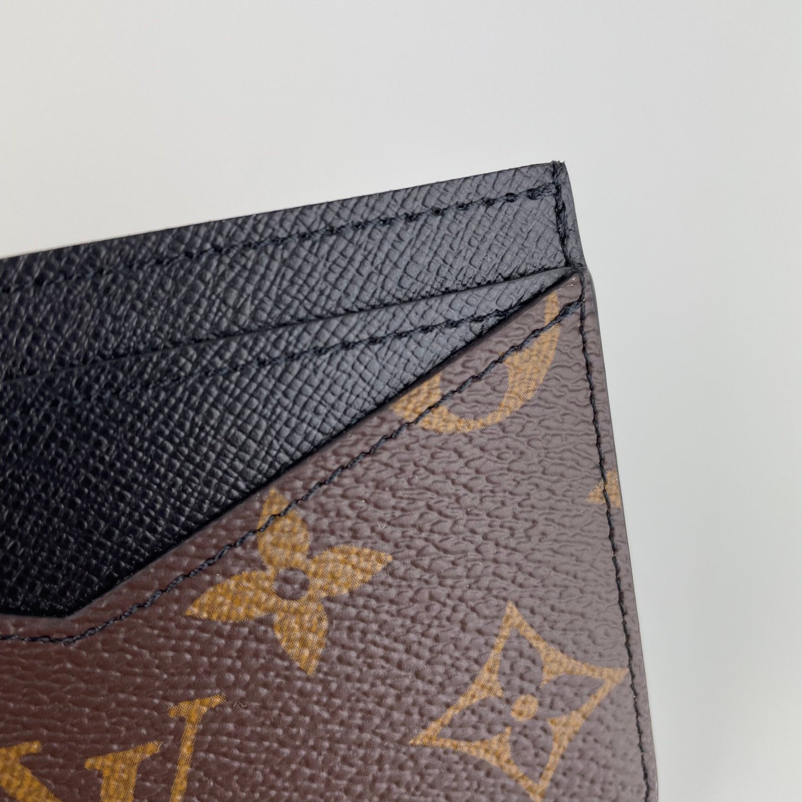 LOUIS VUITTON Neo Porte Cartes – Image 9