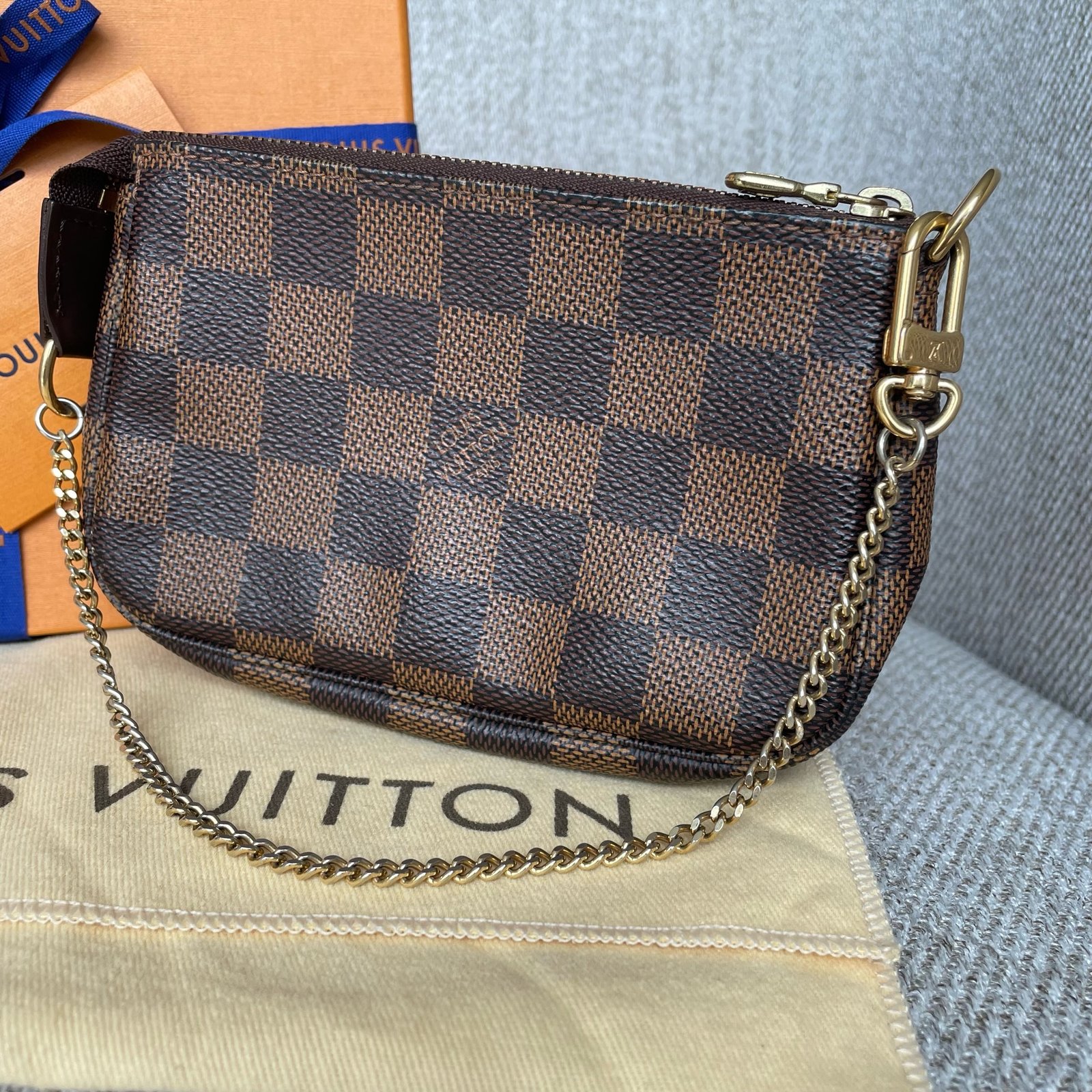 LOUIS VUITTON Pochette Accessoires Mini – Image 3