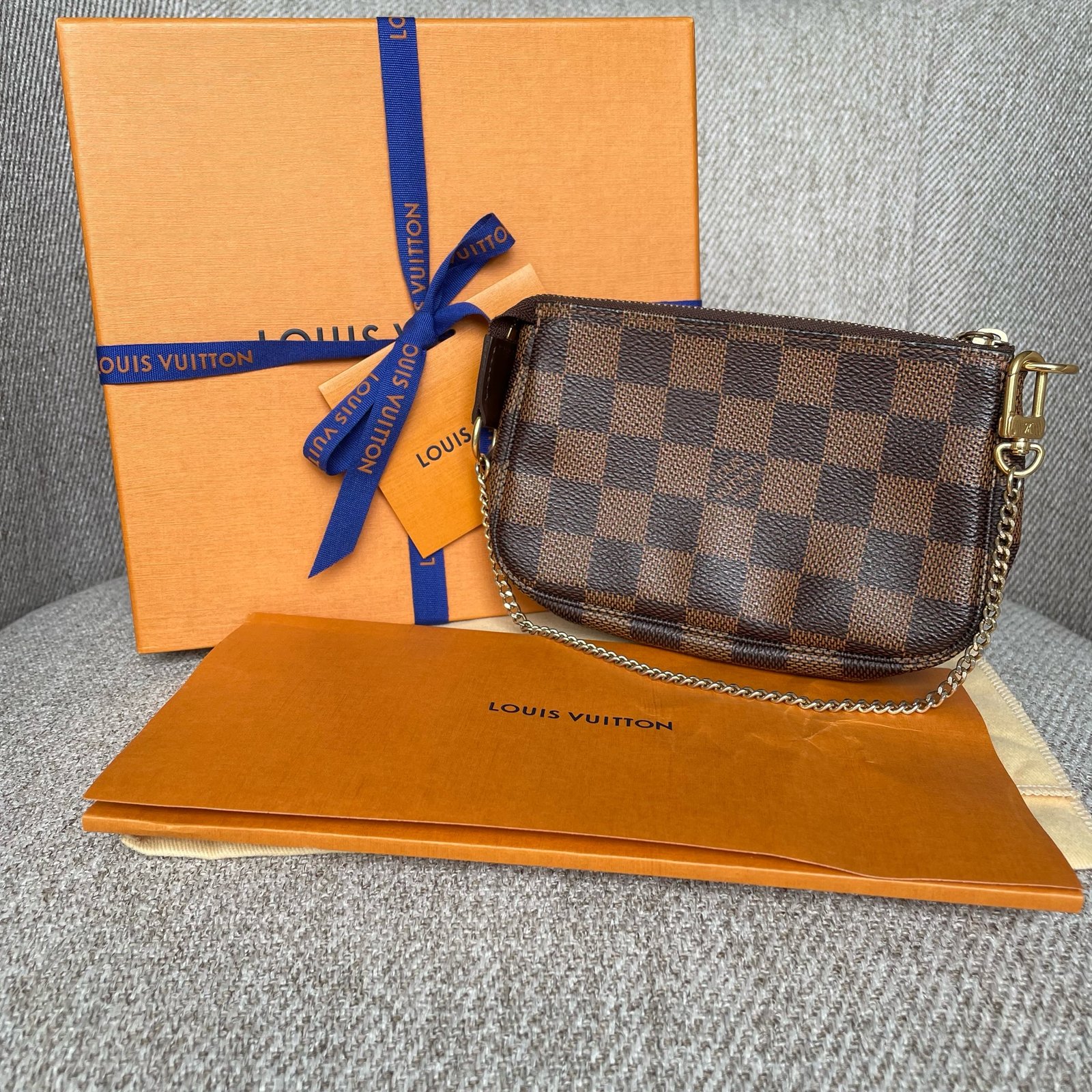 LOUIS VUITTON Pochette Accessoires Mini – Image 2