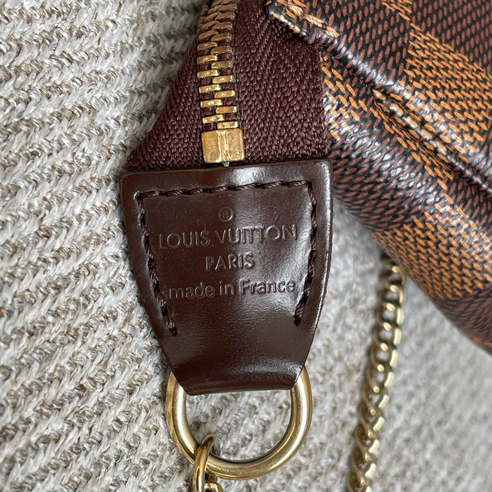 LOUIS VUITTON Pochette Accessoires Mini – Image 4
