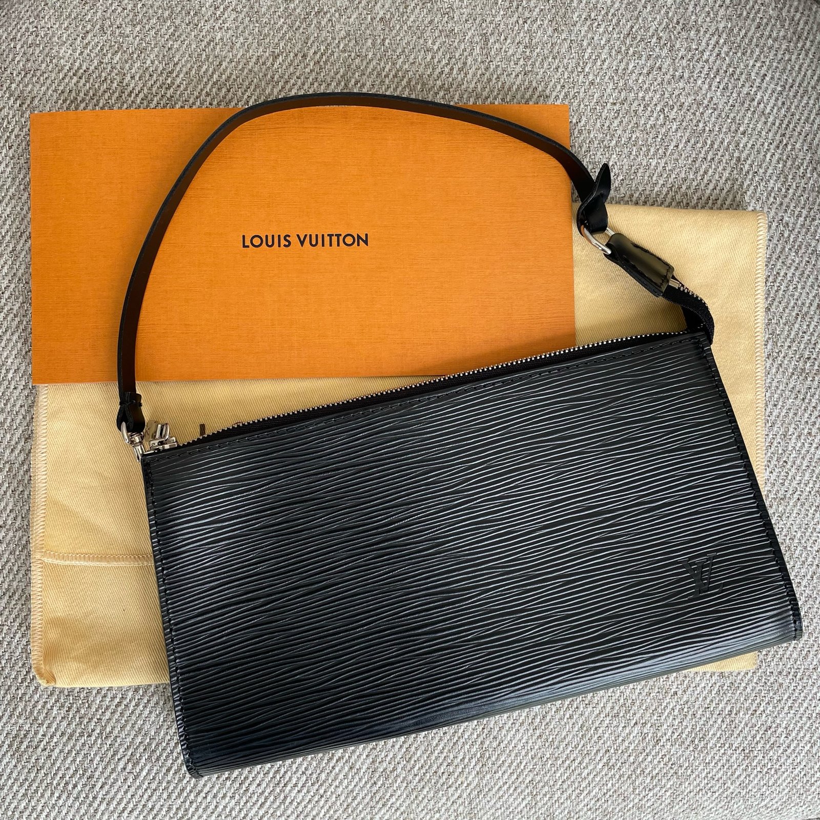 LOUIS VUITTON Pochette Accessoires – Image 2