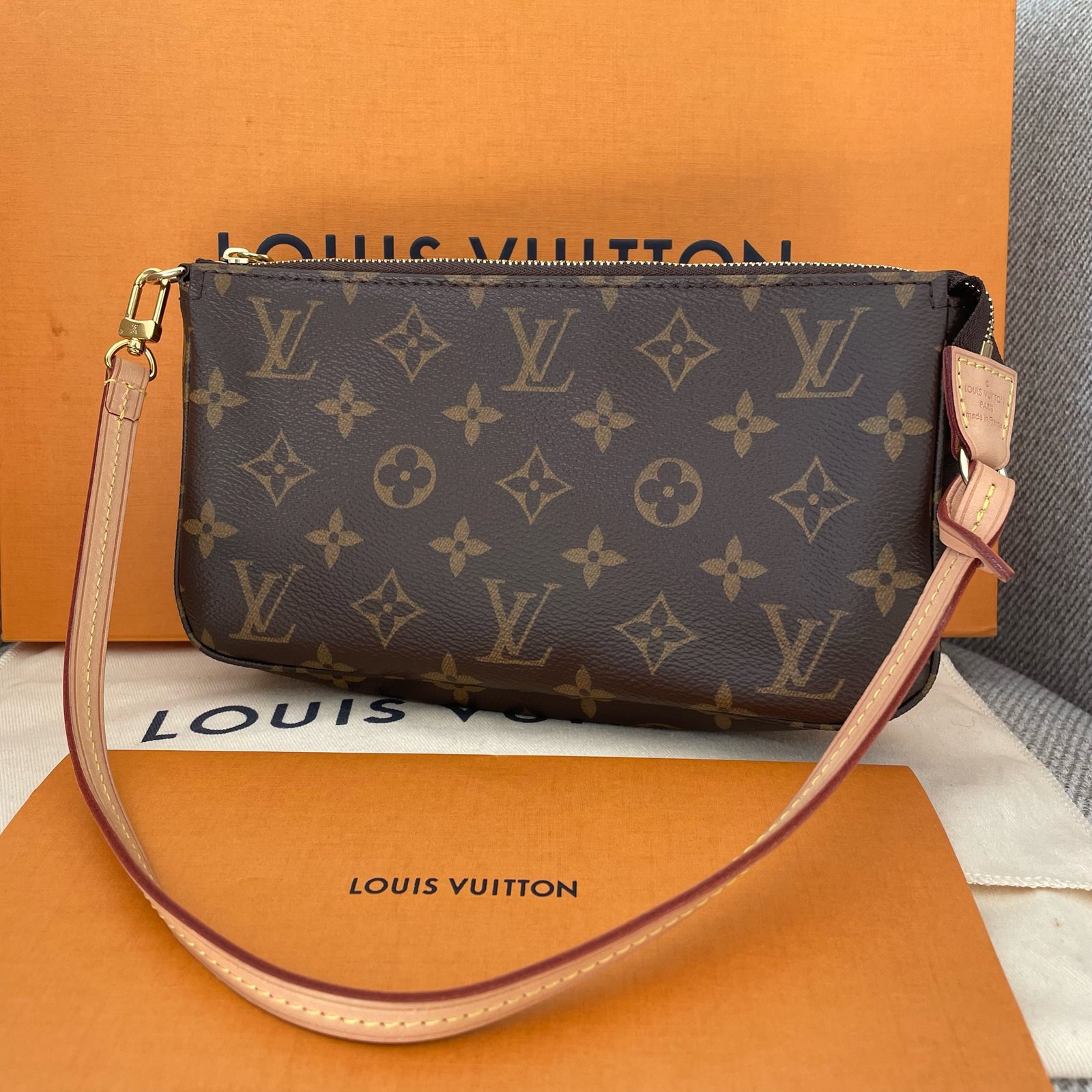 LOUIS VUITTON Pochette Accessoires NM – Image 2