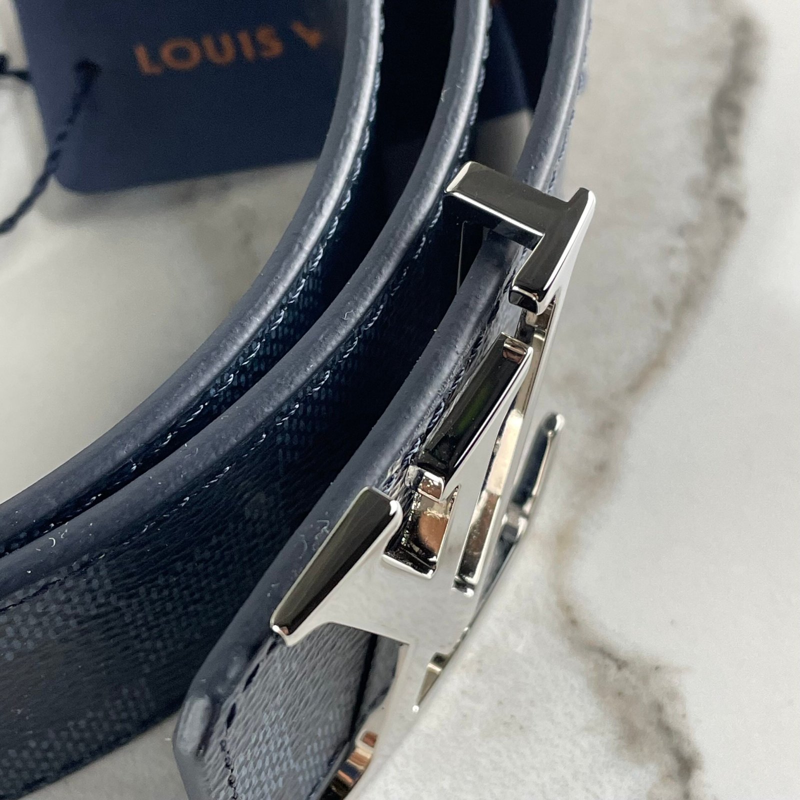 LOUIS VUITTON Ceinture LV Initiales 40 mm Réversible – Image 6