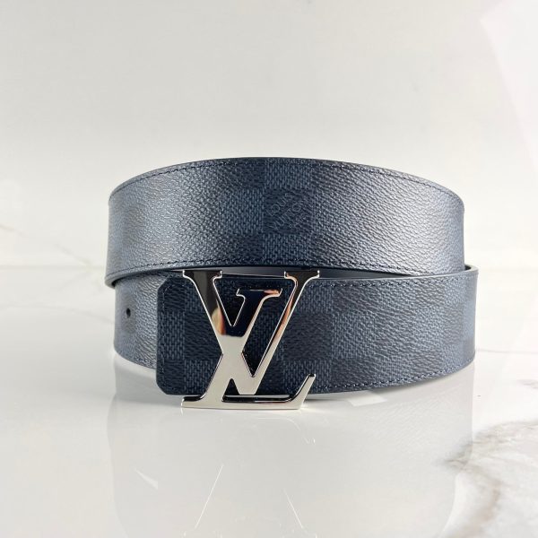 LOUIS VUITTON Ceinture LV Initiales 40 mm Réversible – Image 4