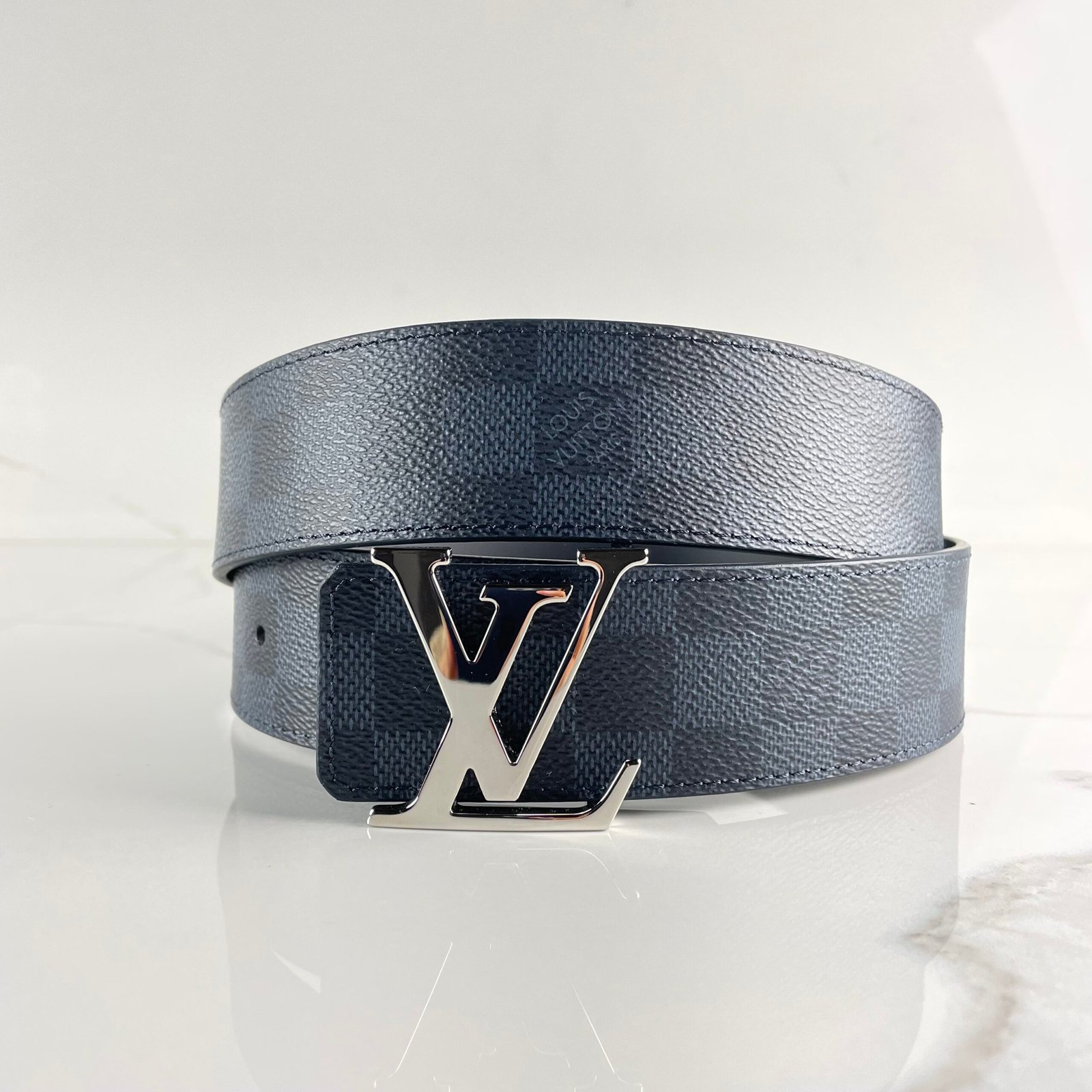 LOUIS VUITTON Ceinture LV Initiales 40 mm Réversible – Image 4