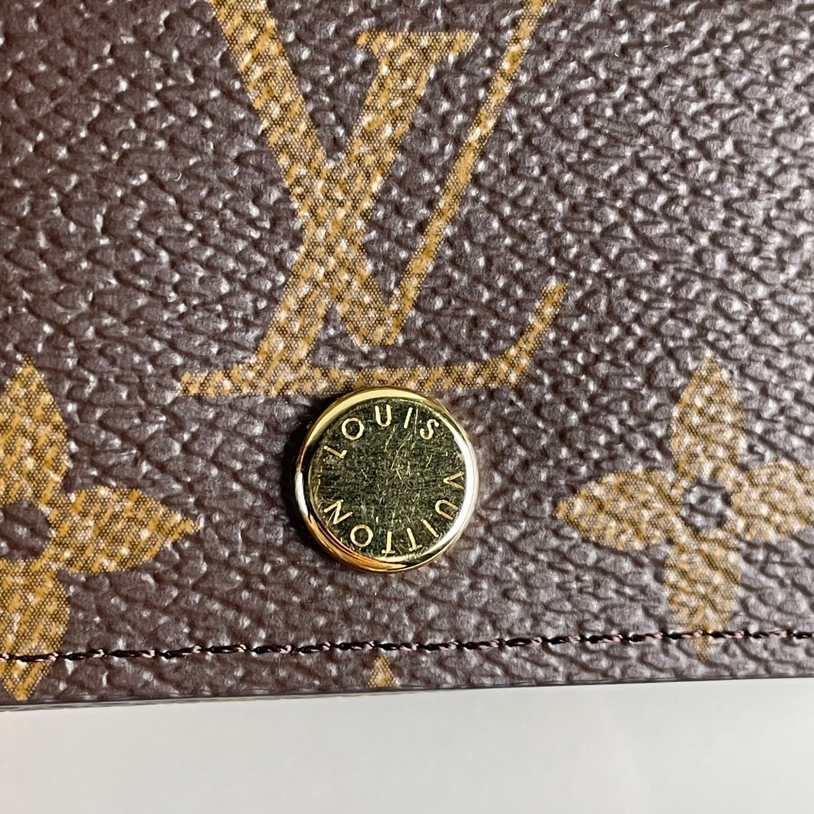 LOUIS VUITTON 4 Key Holder – Image 7