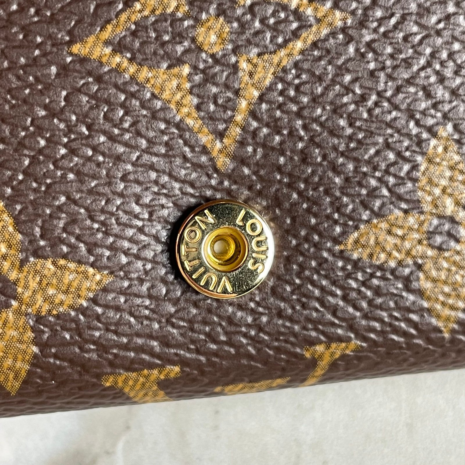 LOUIS VUITTON 4 Key Holder – Image 8