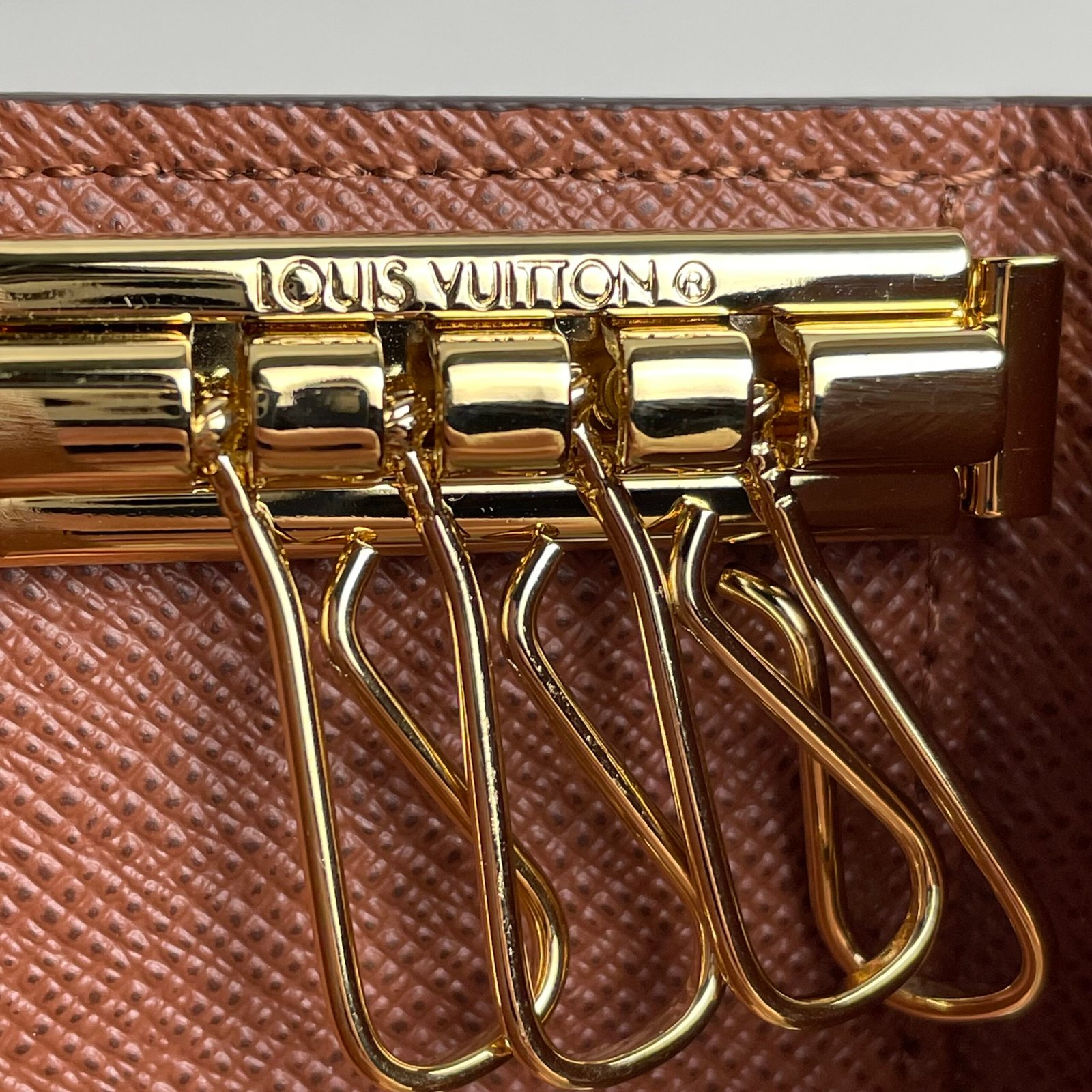 LOUIS VUITTON 4 Key Holder – Image 13