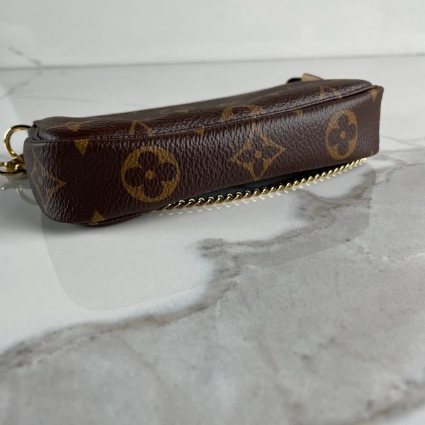LOUIS VUITTON Pochette Accessoires Mini – Image 12