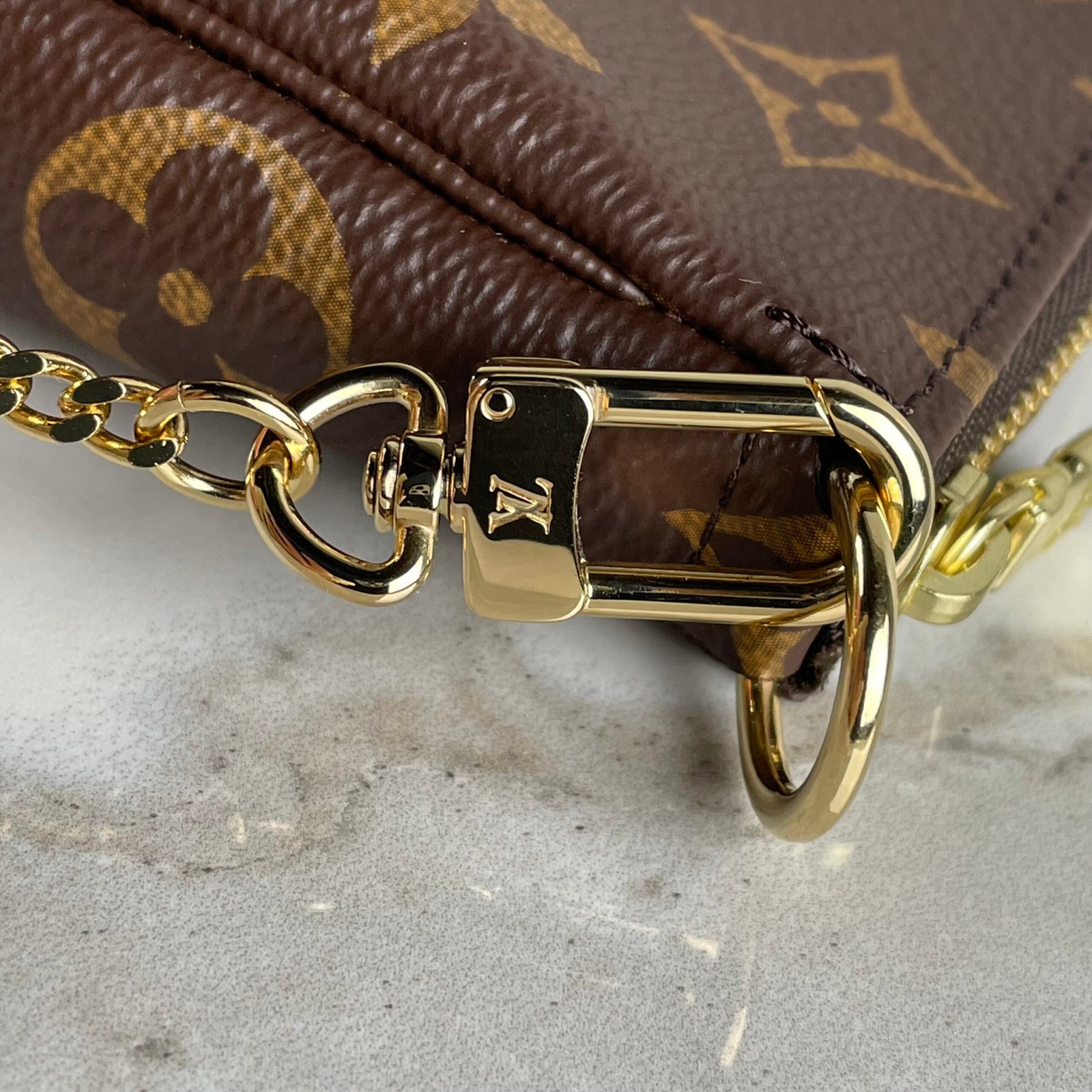 LOUIS VUITTON Pochette Accessoires Mini – Image 8