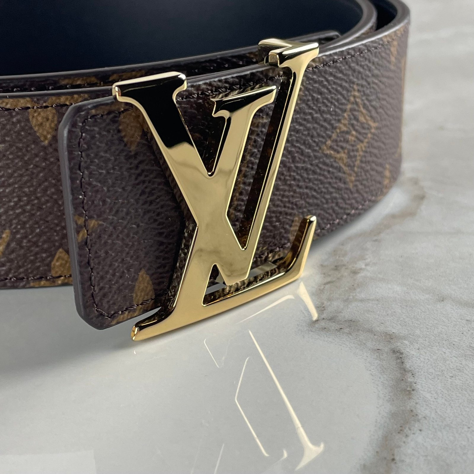 LOUIS VUITTON Ceinture LV Initiales 40 mm Réversible – Image 9