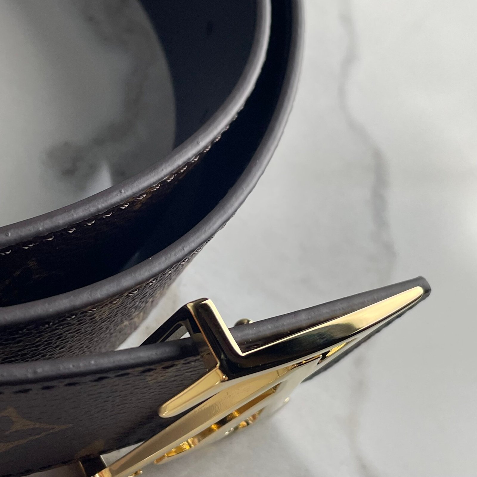 LOUIS VUITTON Ceinture LV Initiales 40 mm Réversible – Image 6